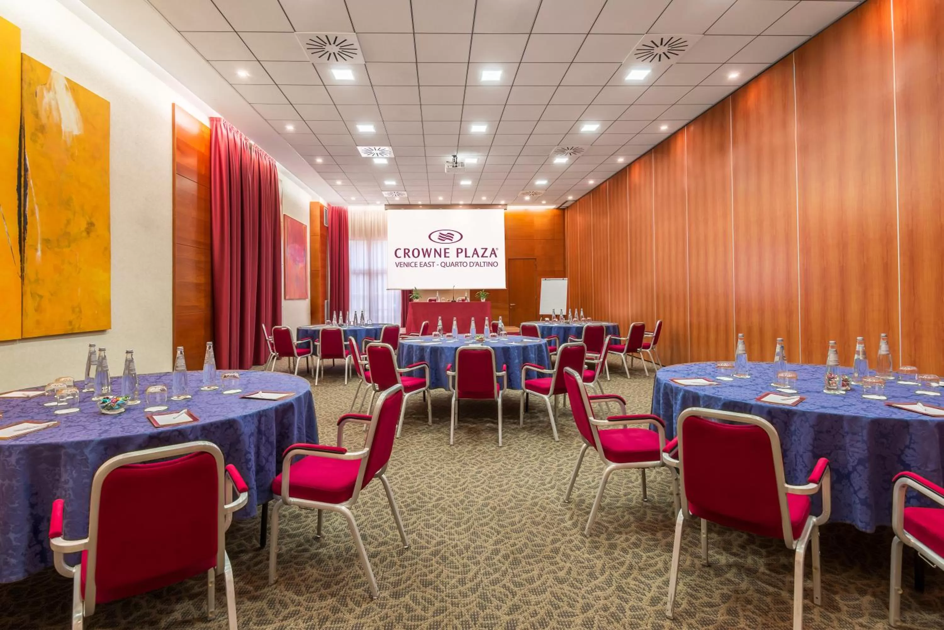 Meeting/conference room in Crowne Plaza Venice East by IHG