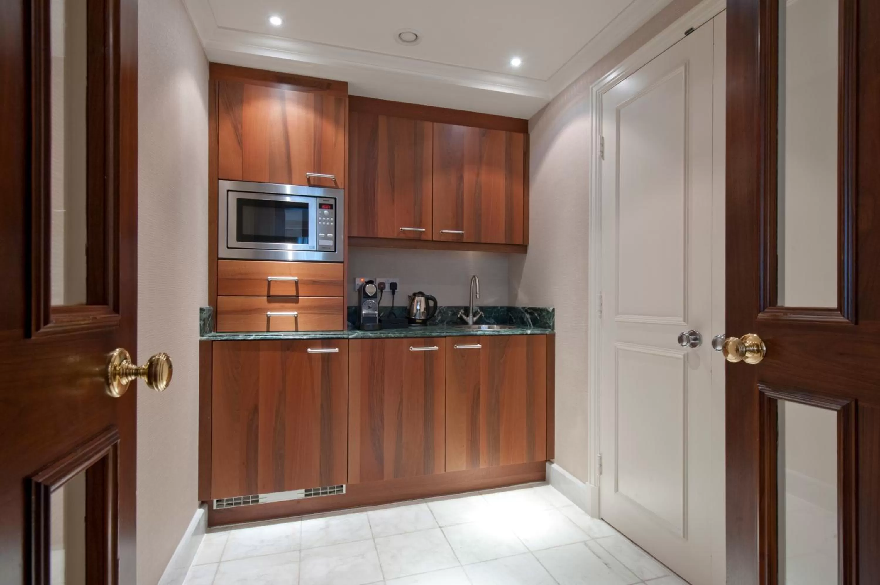 Kitchen or kitchenette in The Landmark London