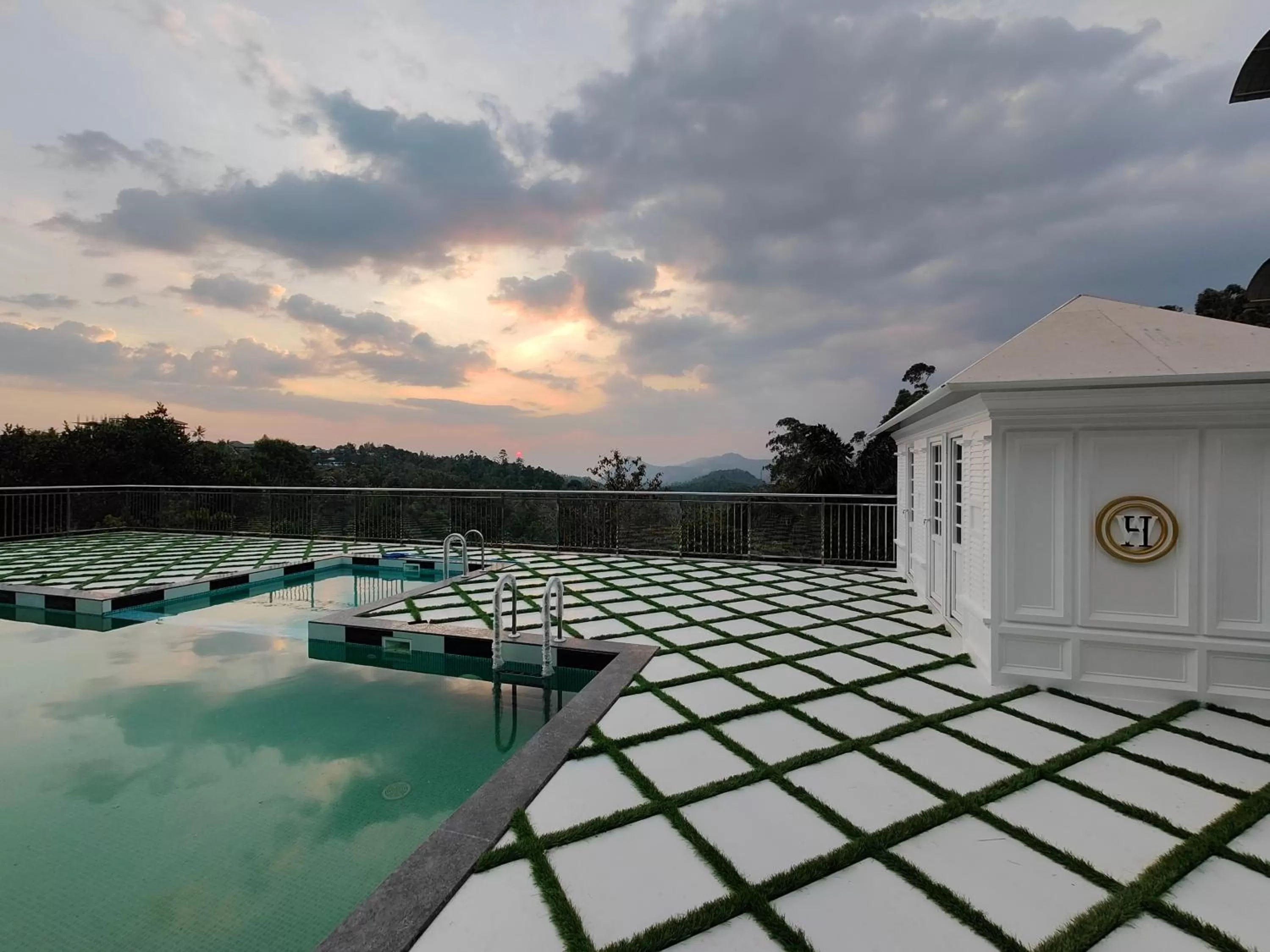 Day in HOTEL WHITE HOUSE, Munnar