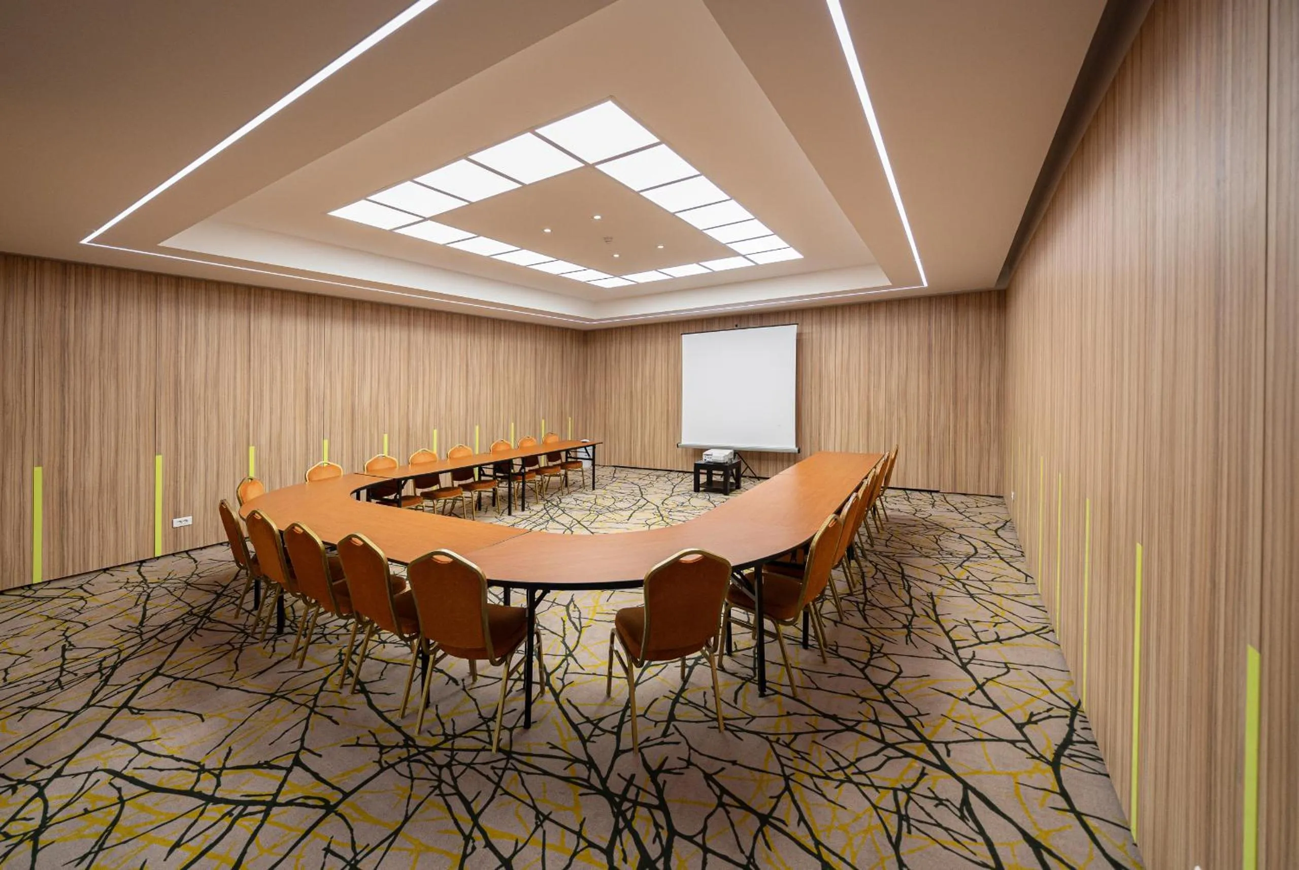 Business facilities in Hotel International