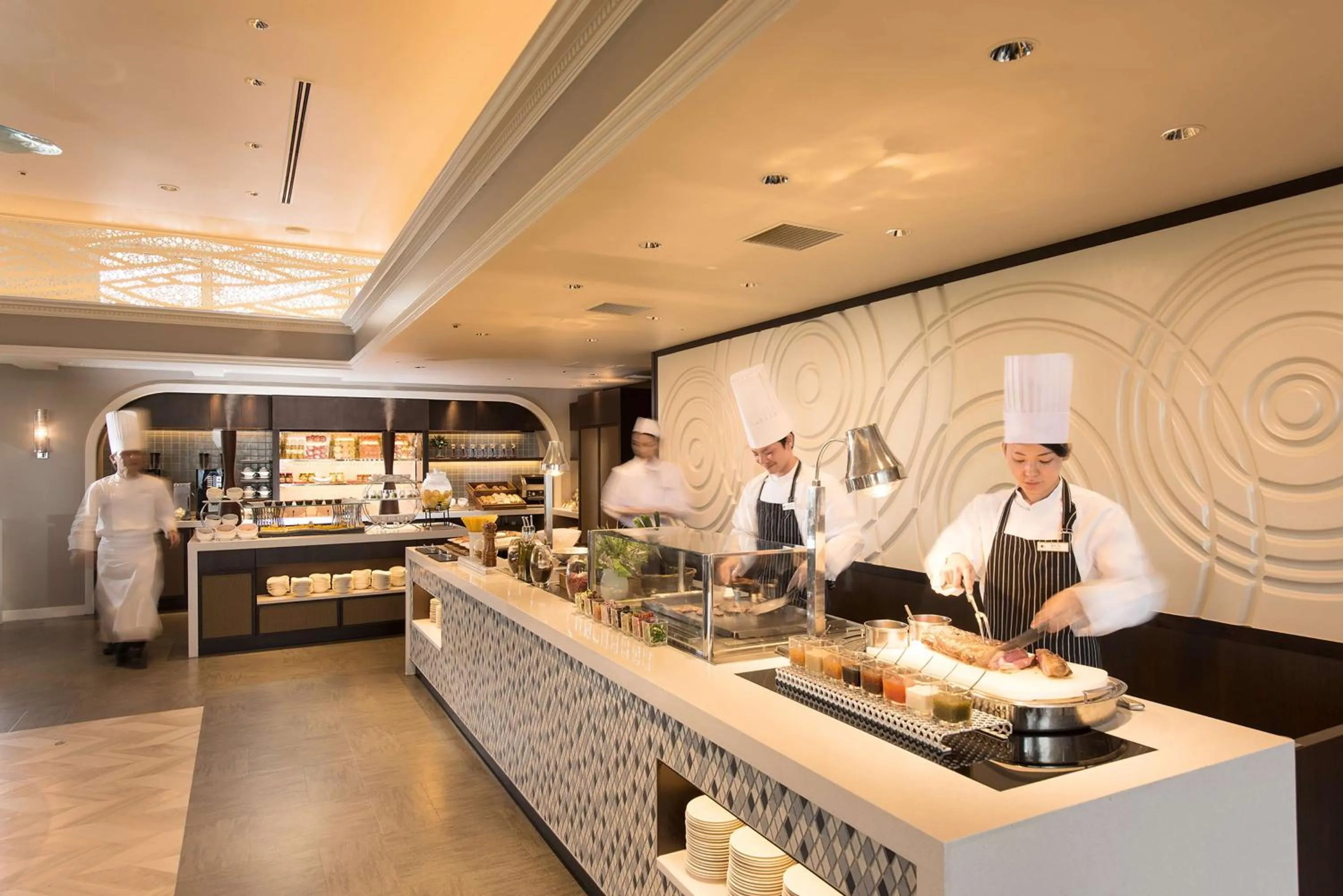 Restaurant/places to eat in DoubleTree by Hilton Naha Shuri Castle