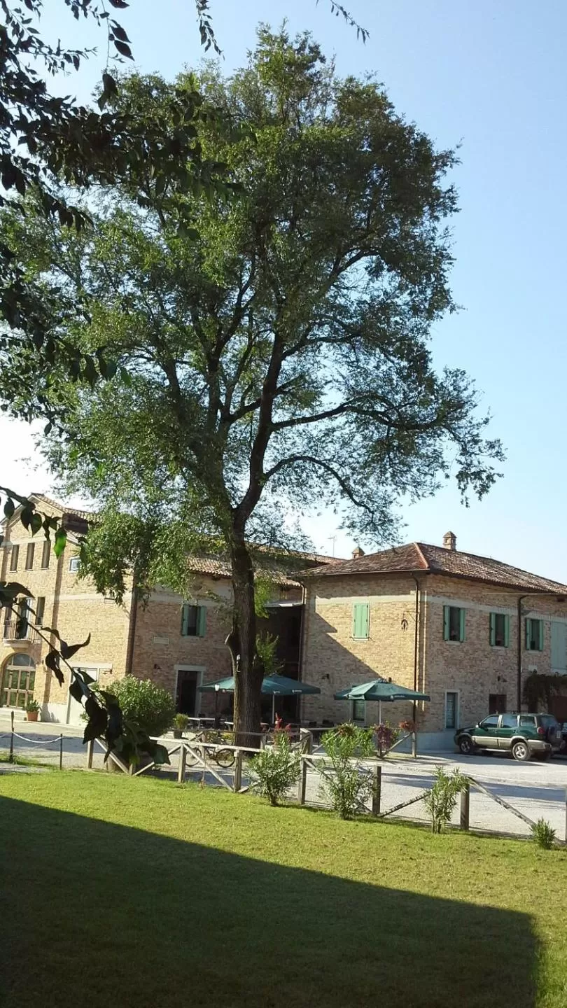 Garden view in Agriturismo Le Giarine