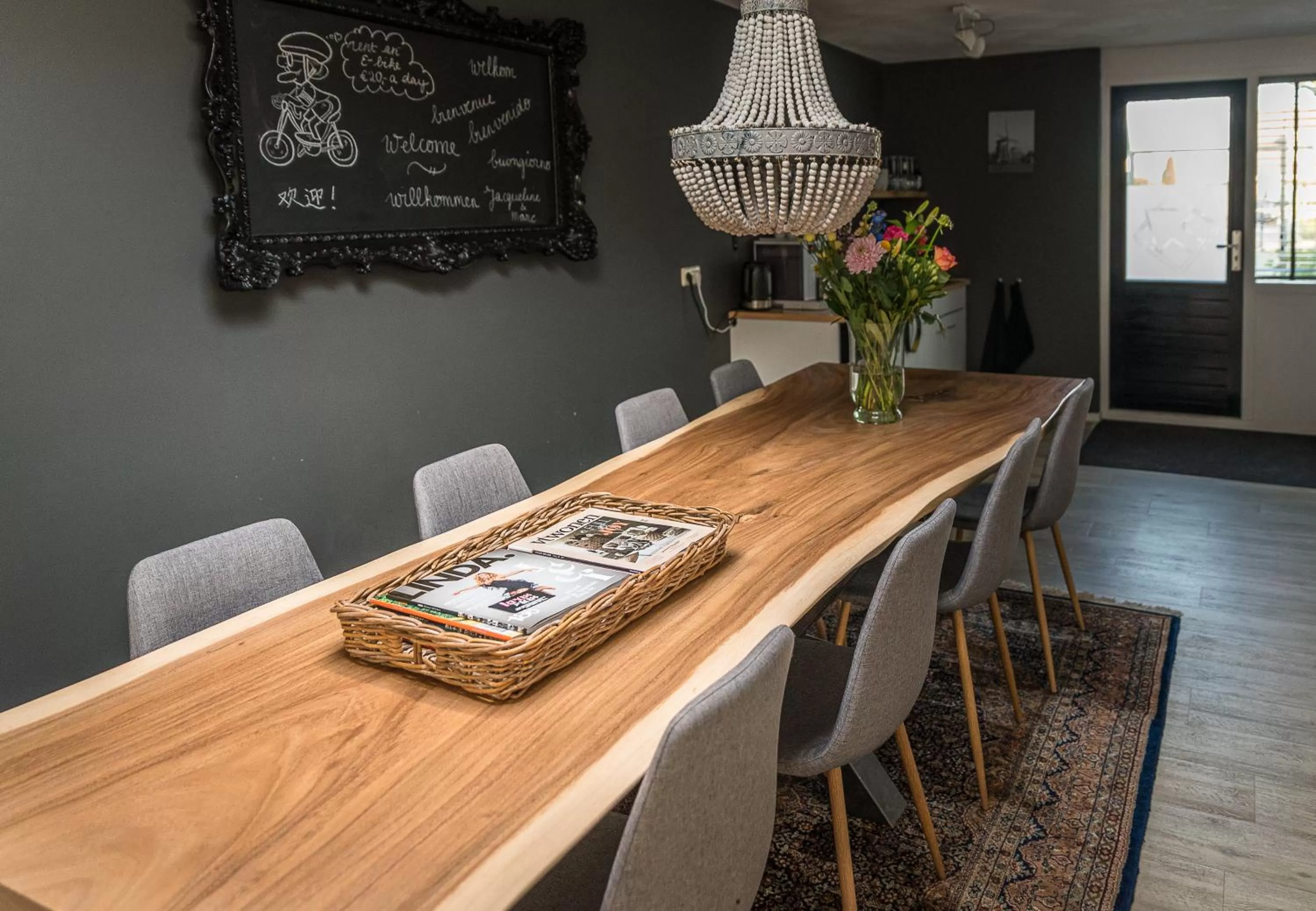 Dining area in B&B Bleiswijk