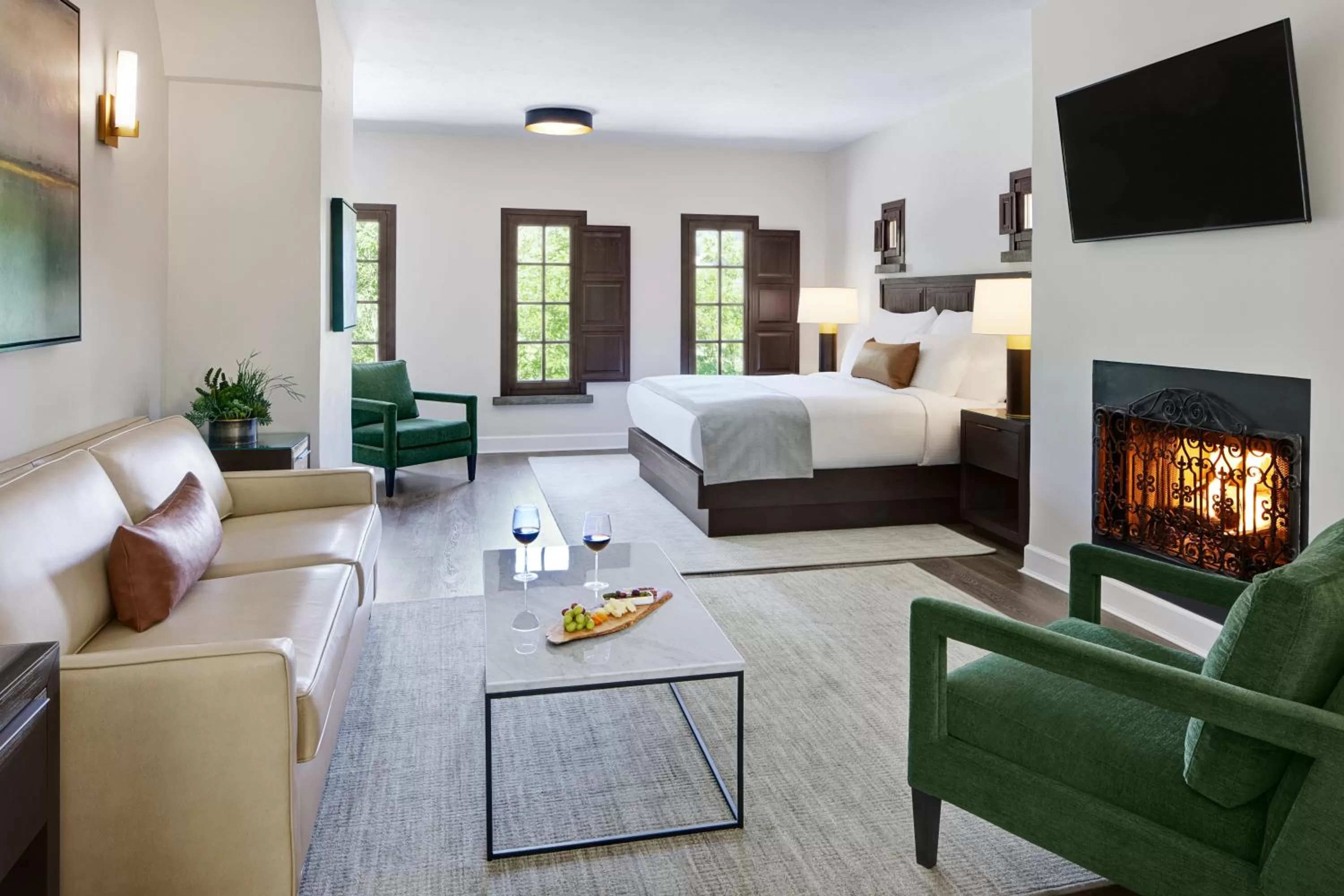 Hillside King Suite in Kenwood Inn & Spa