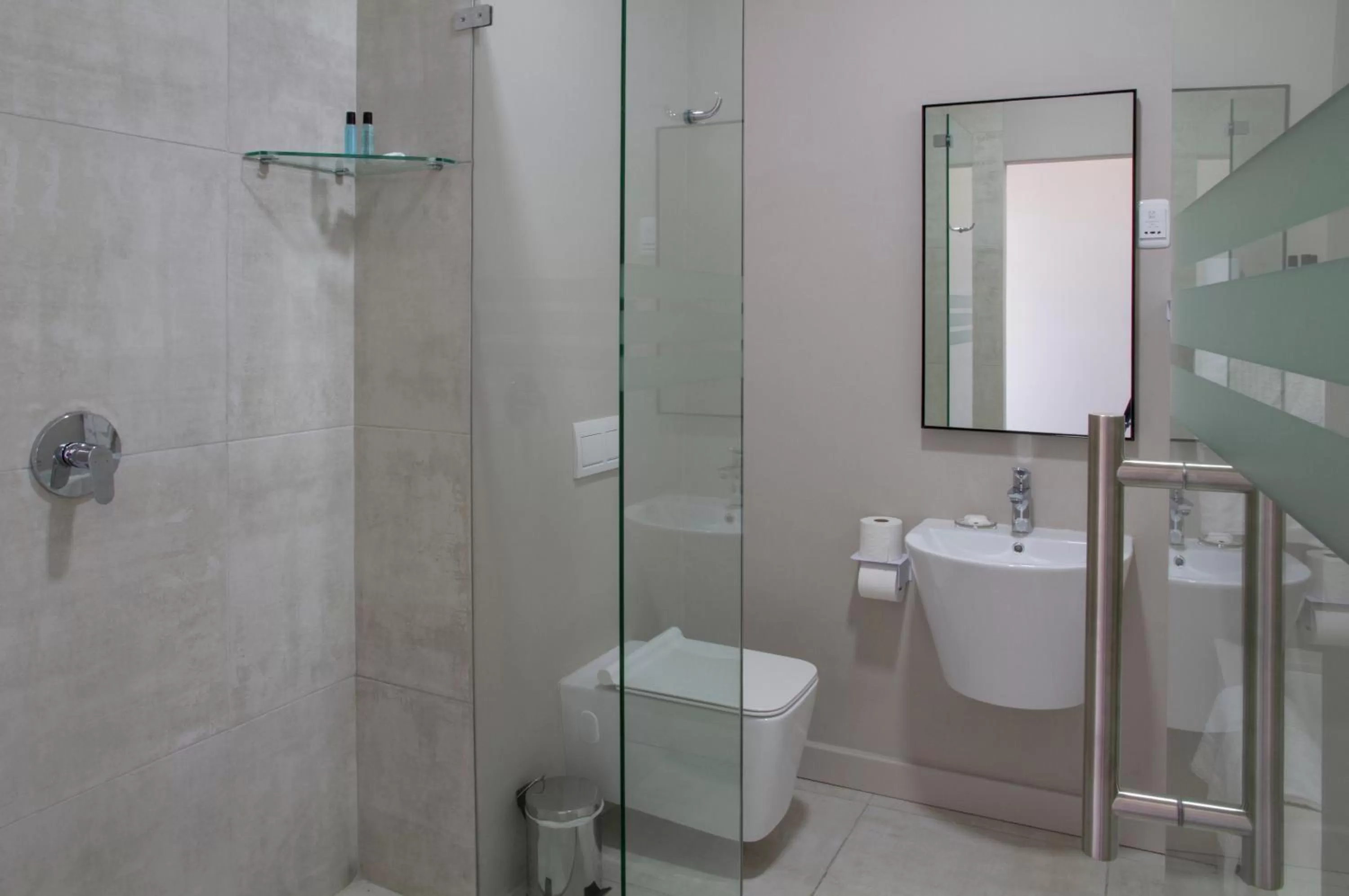 Shower in Ocean Bay Guesthouse