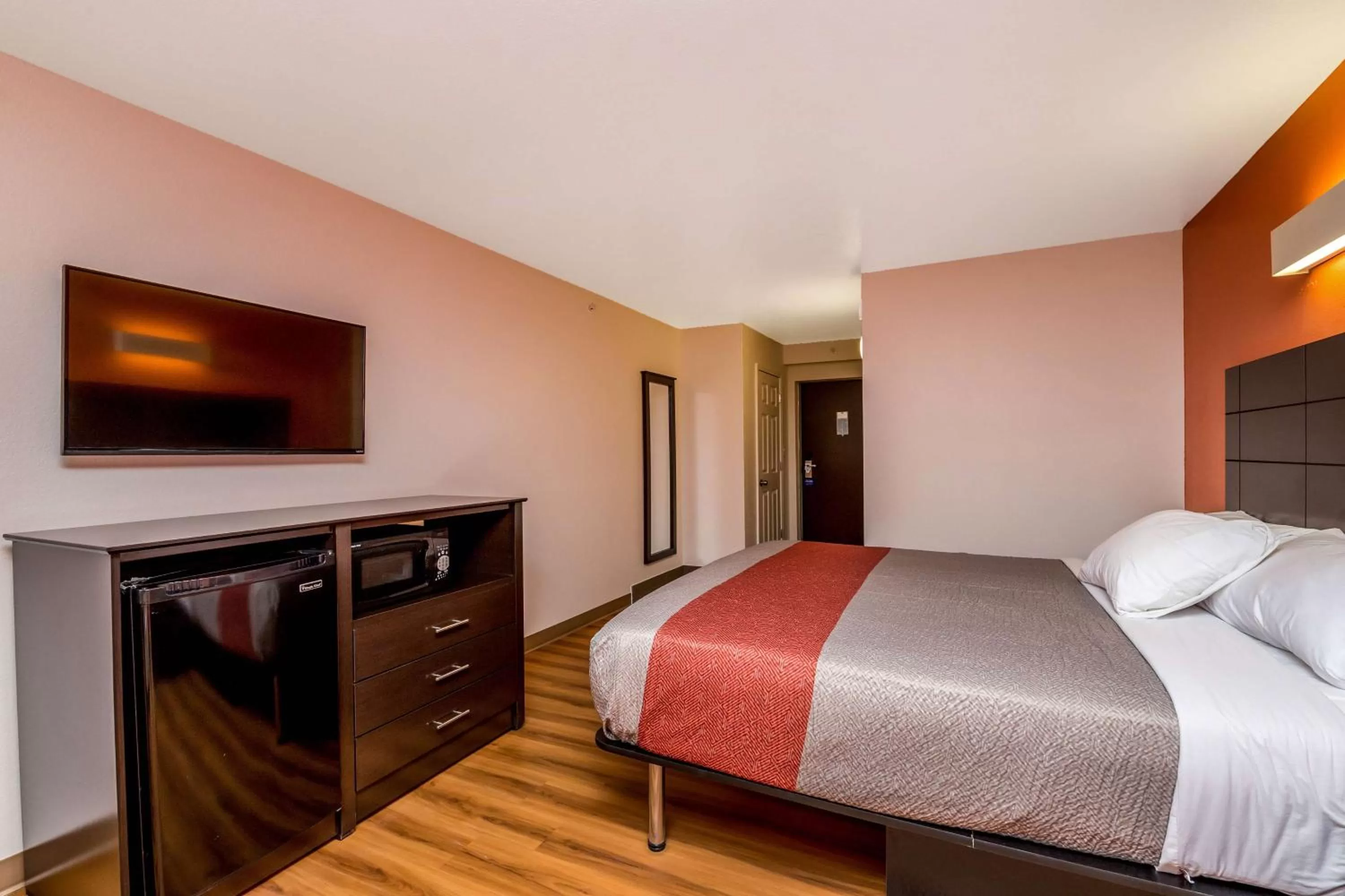 Bedroom, Bed in Motel 6 Peoria