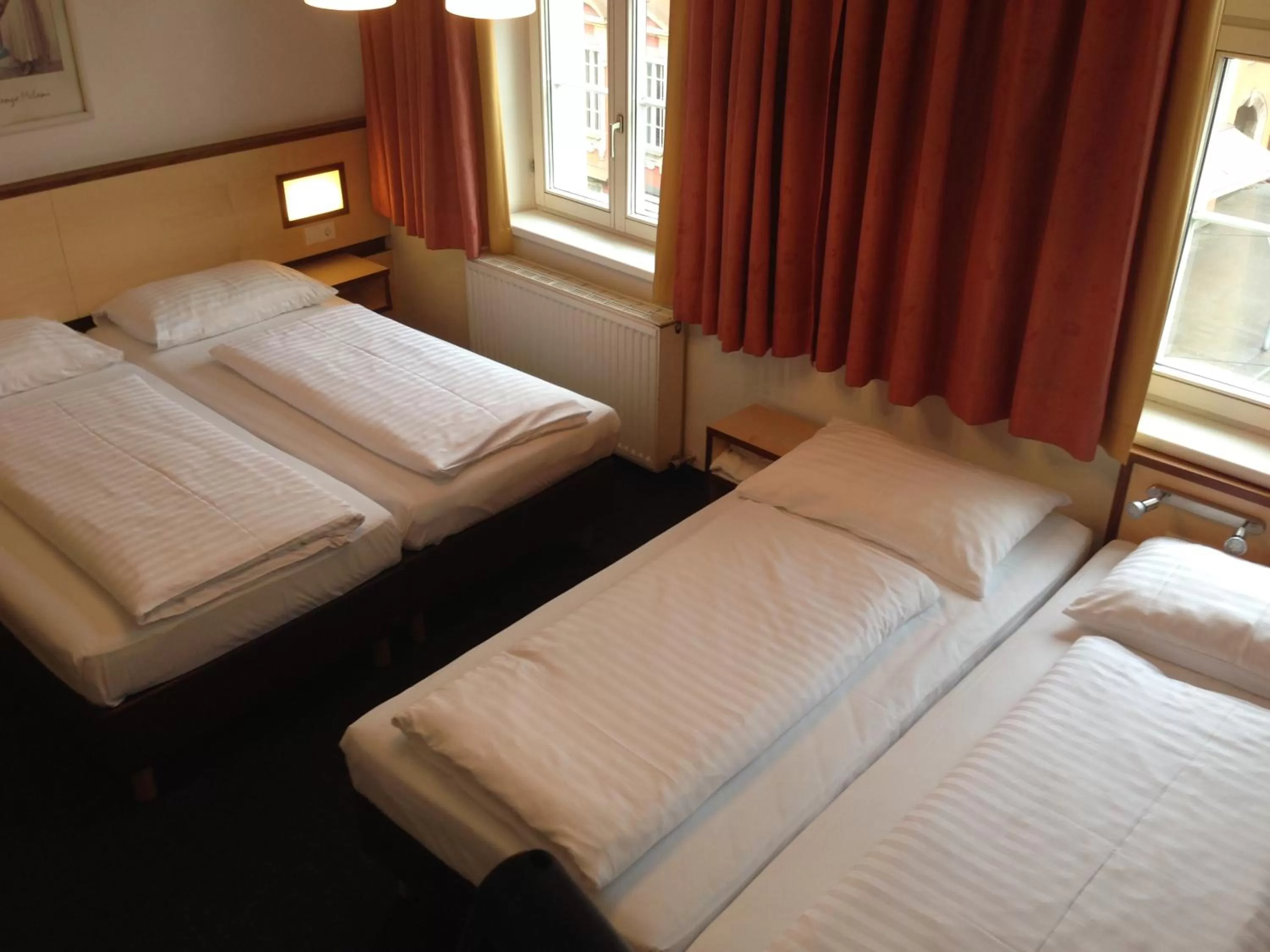 Bed in Hotel Goldene Krone Innsbruck