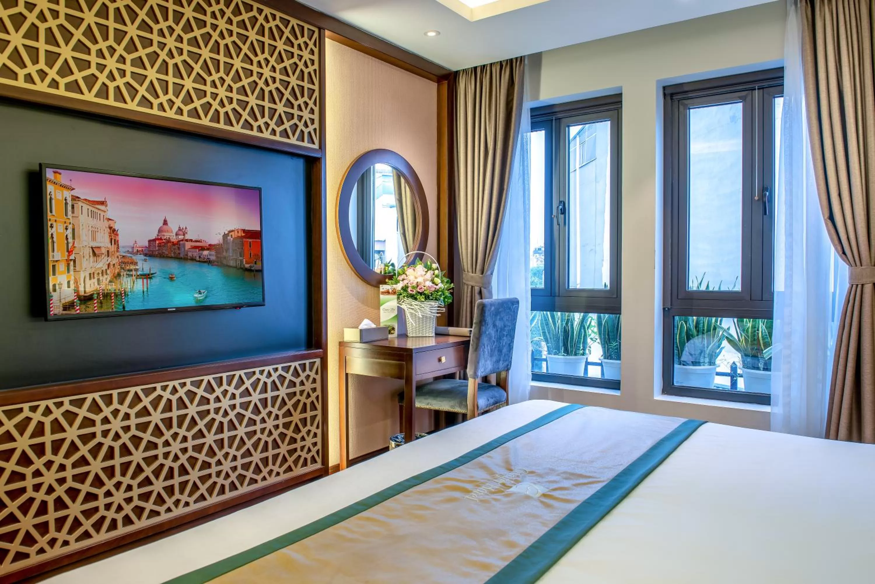 View (from property/room), Bed in Conifer Grand Hotel