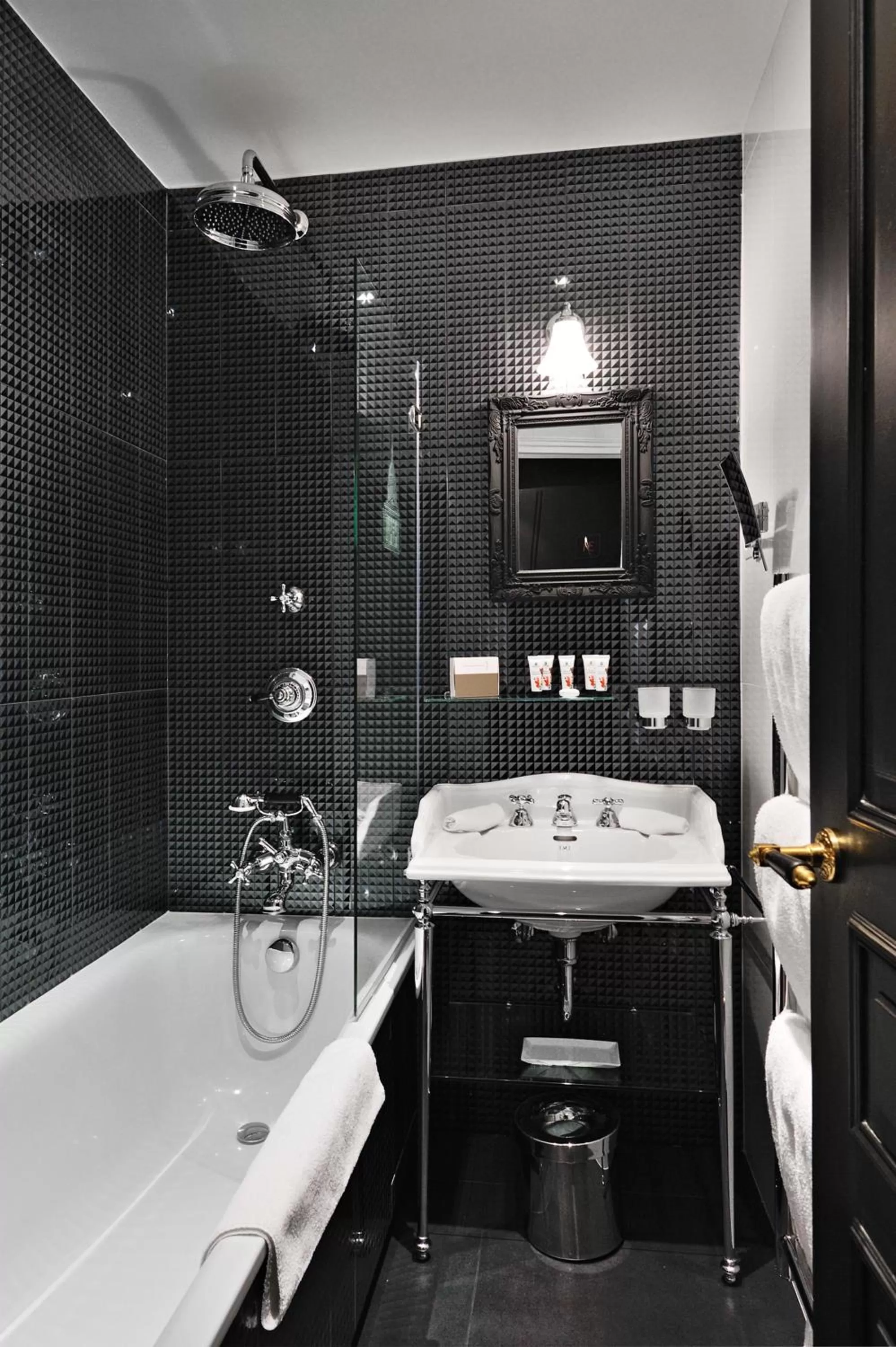 Bathroom in Hôtel Les Dames du Panthéon