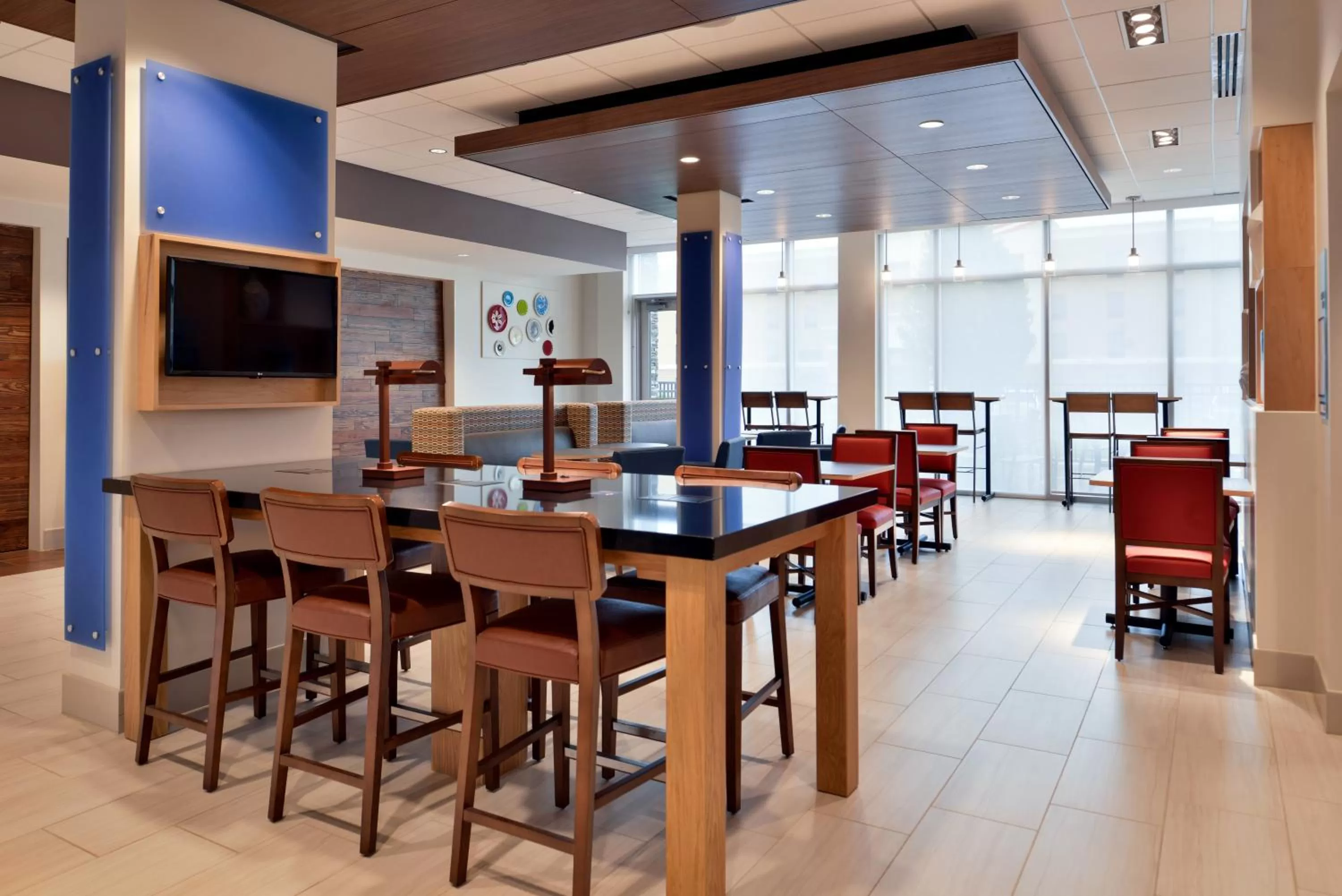 Lobby or reception in Holiday Inn Express & Suites - Marshalltown by IHG