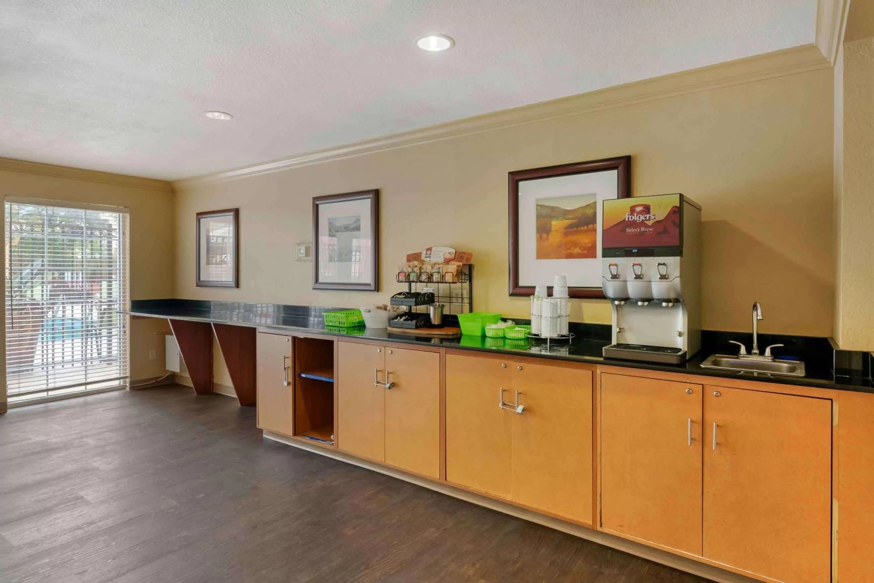 Breakfast in Extended Stay America Suites - Orlando - Convention Center - 6443 Westwood
