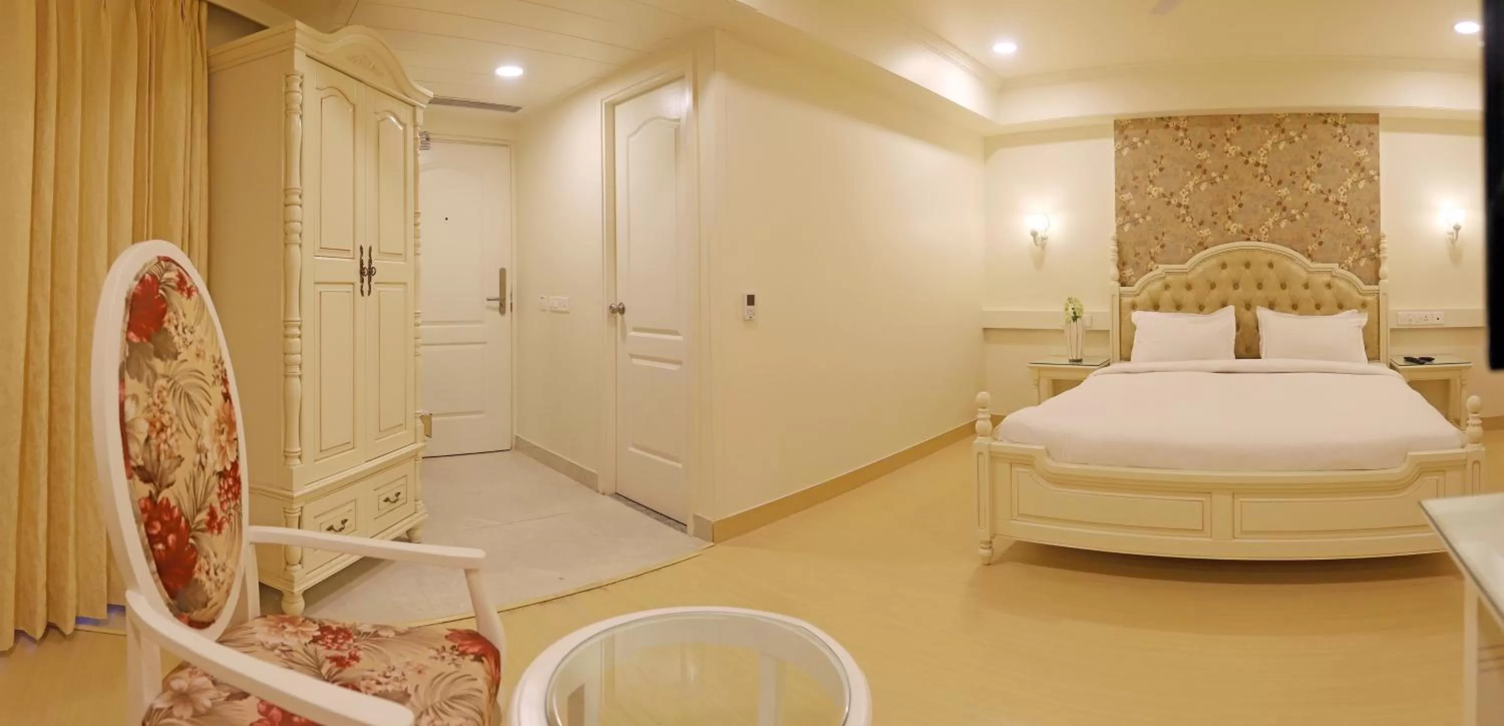 Bed in Hotel Magenta Jaipur