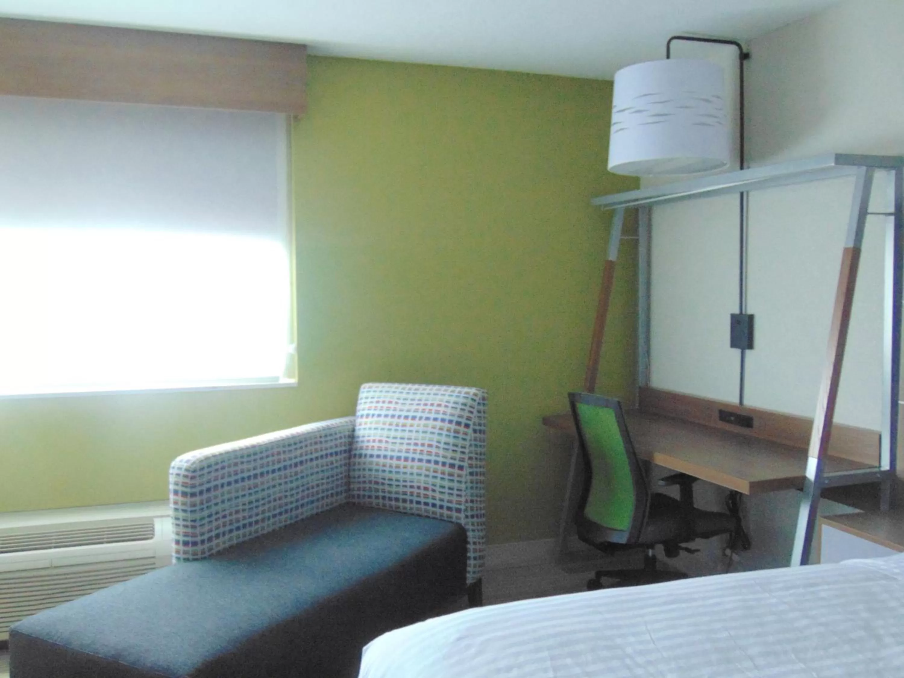 Photo of the whole room in Holiday Inn Express & Suites Wapakoneta by IHG