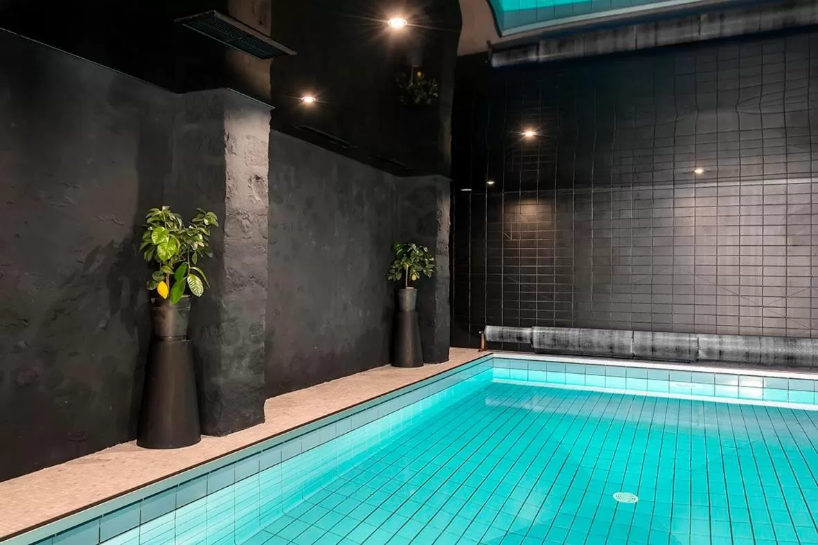 Swimming pool in Urban Style Hotel des Carmes