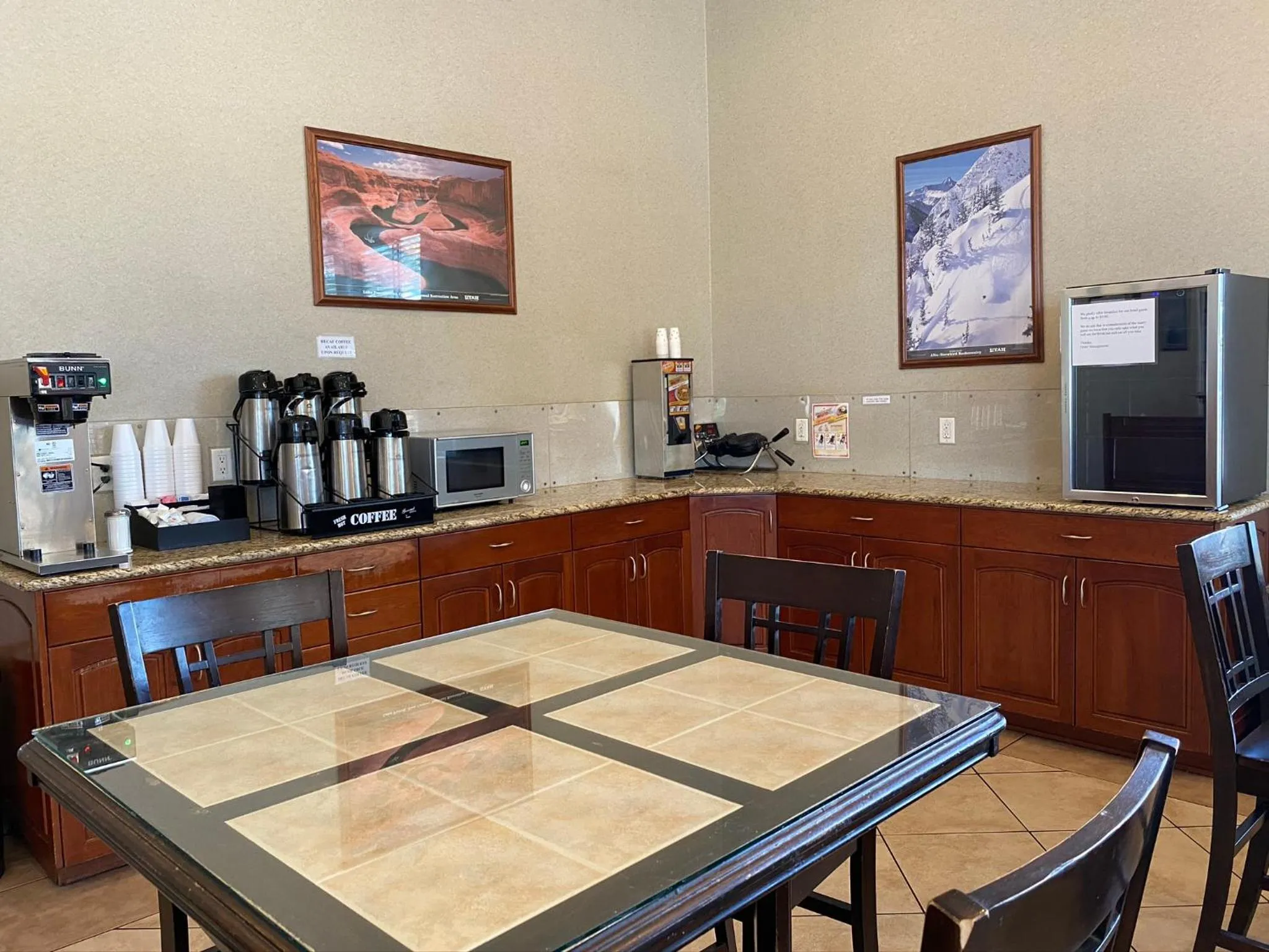 Breakfast in National 9 Inn Price