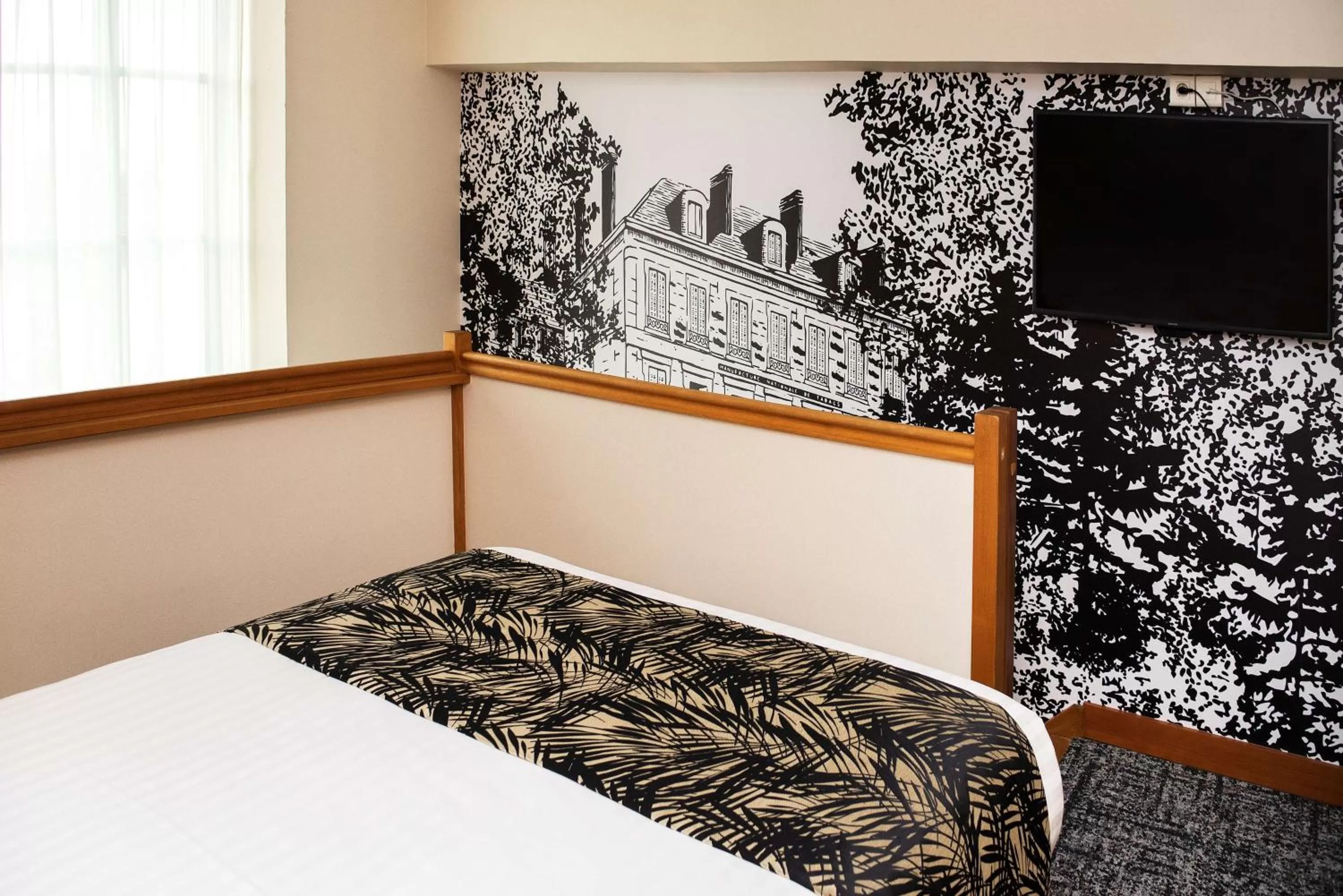 Photo of the whole room, Bed in Best Western Plus Hôtel Colbert