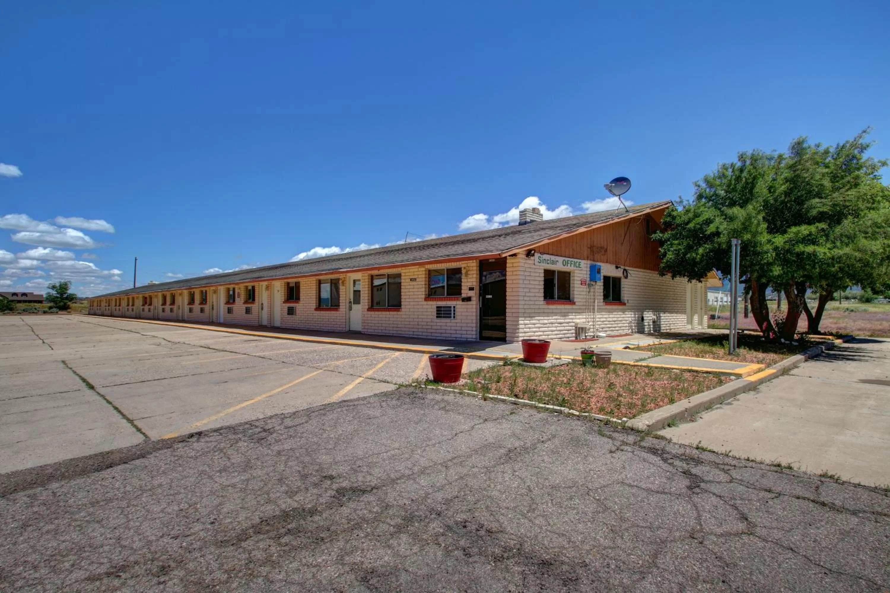 Property building in Country Inn Beaver Utah