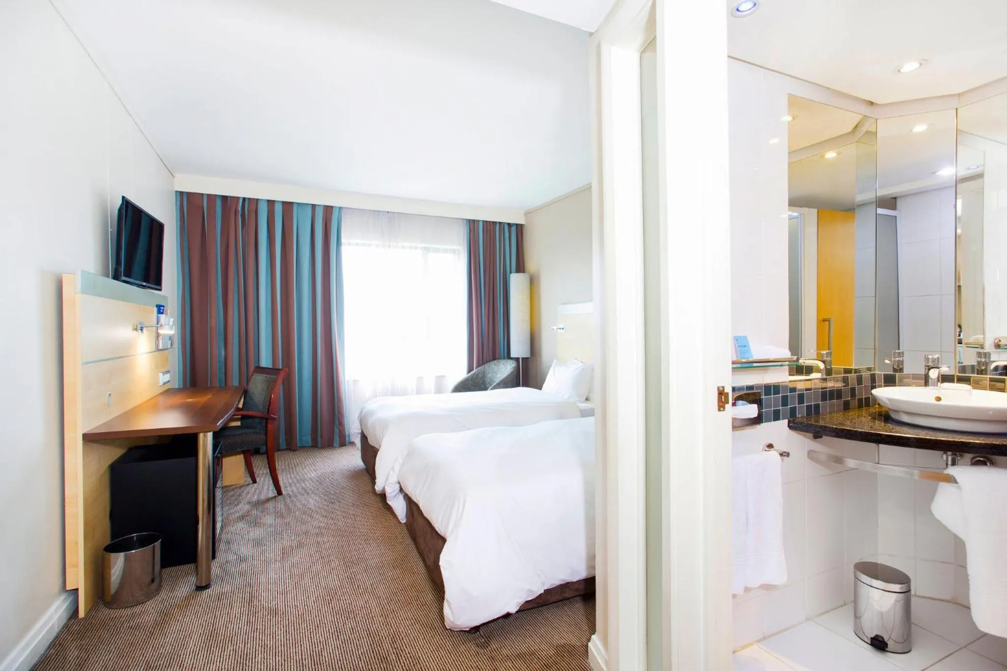 Photo of the whole room, Bed in Holiday Inn Express Sandton-Woodmead by IHG