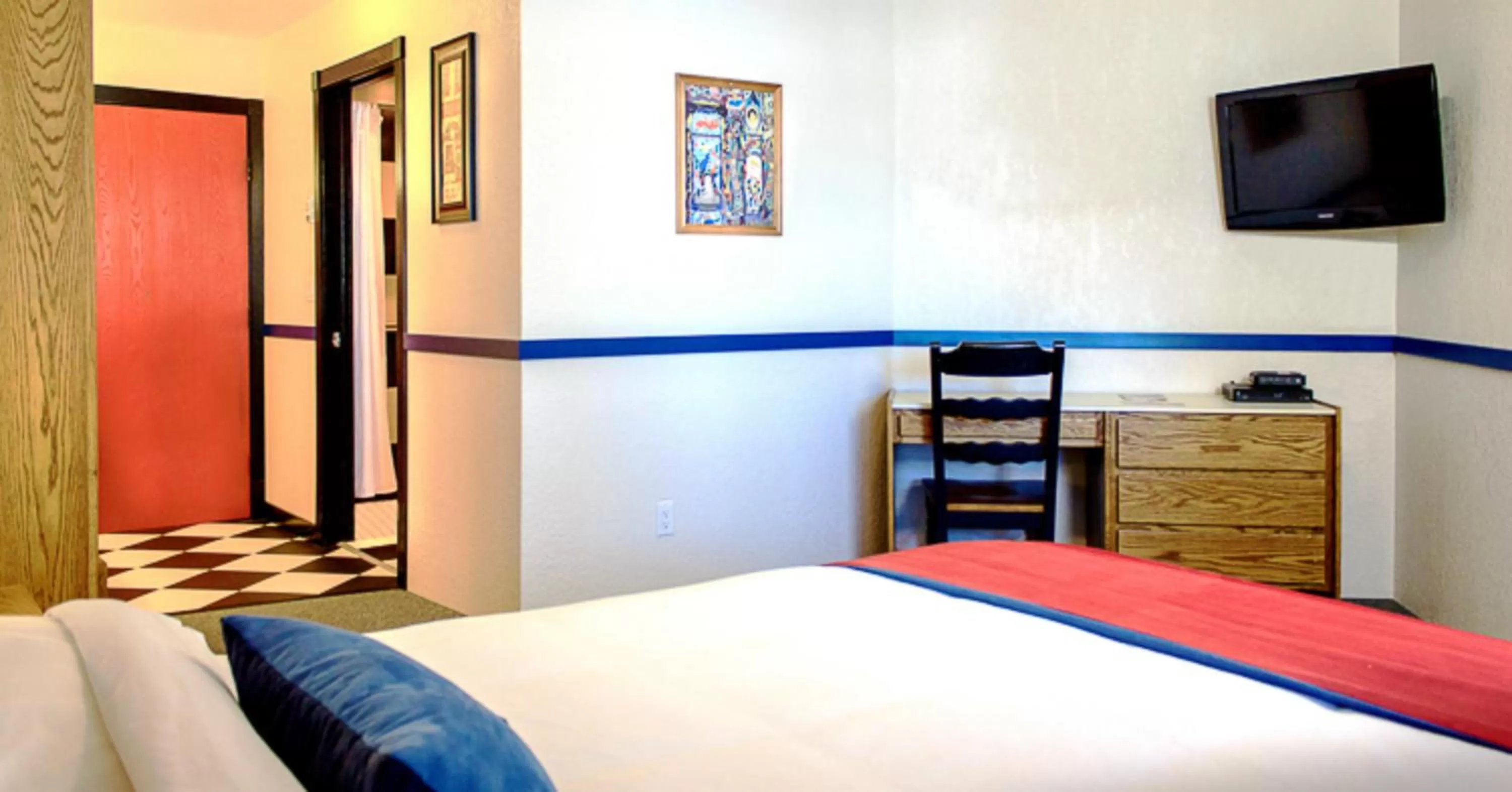 Bedroom, Bed in The Bulldog Hotel