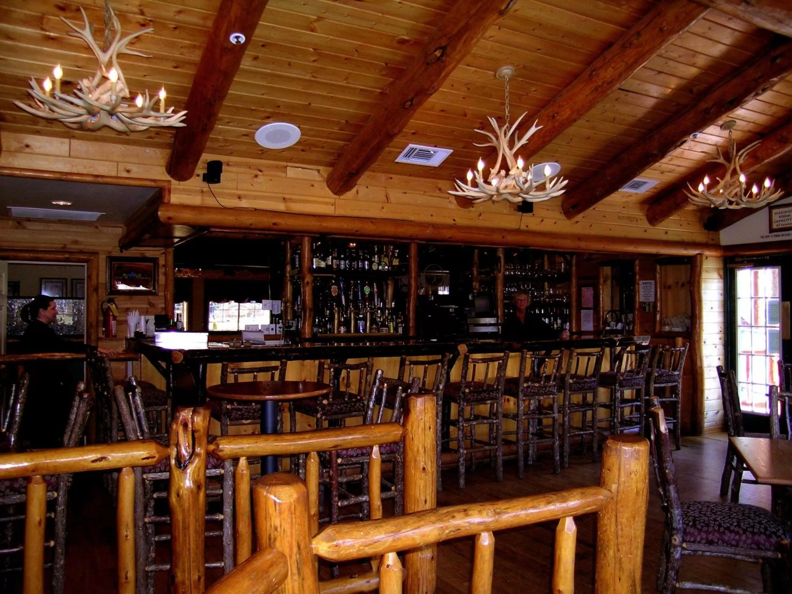 Lounge or bar in Holiday Inn Resort The Lodge at Big Bear Lake by IHG