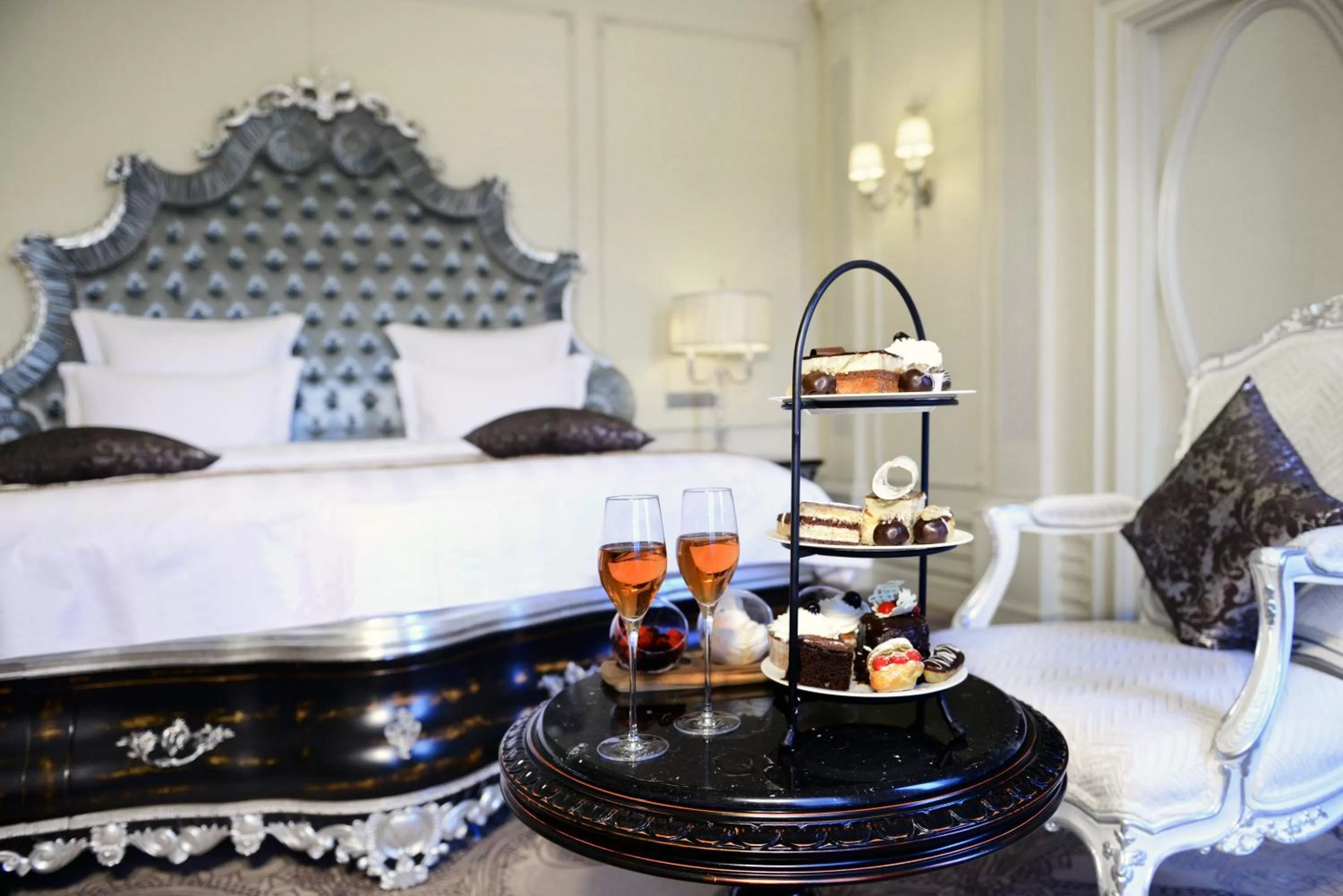 Bedroom, Bed in Ambassadori Tbilisi Hotel