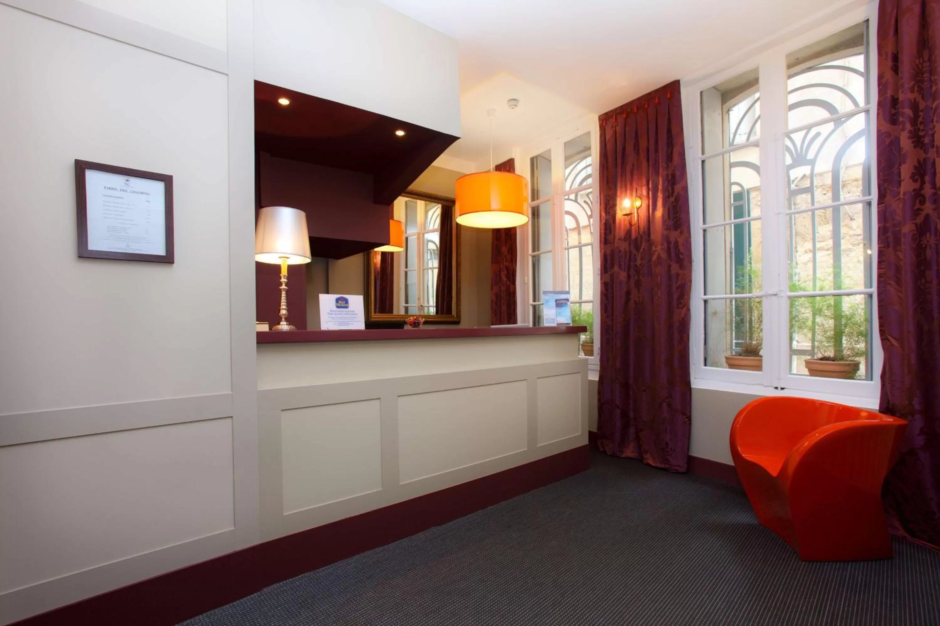 Lobby or reception in Best Western Hotel Le Guilhem