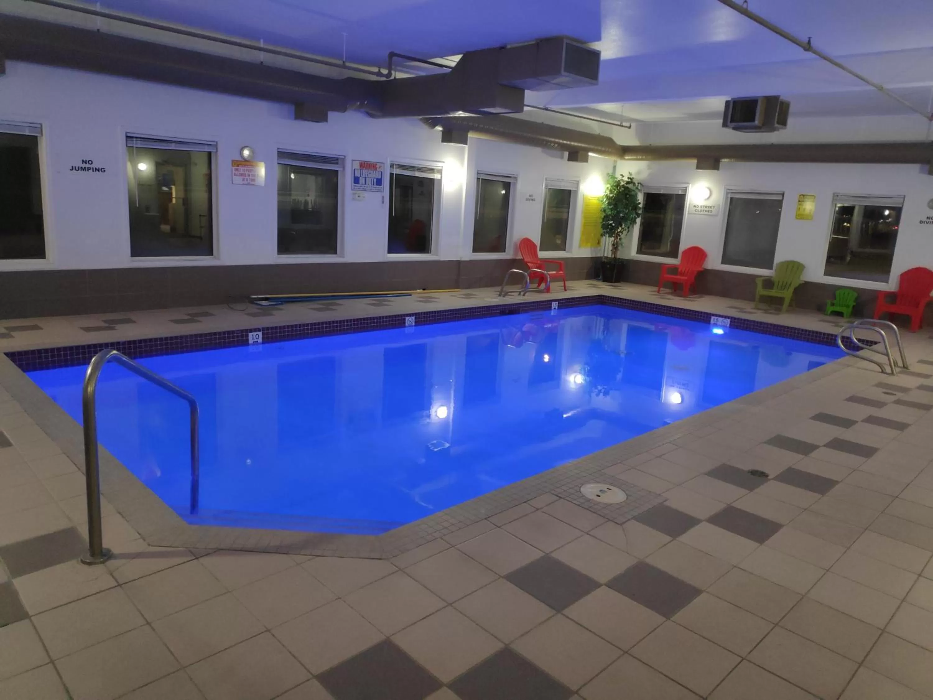 Swimming pool in Super 8 by Wyndham Hinton