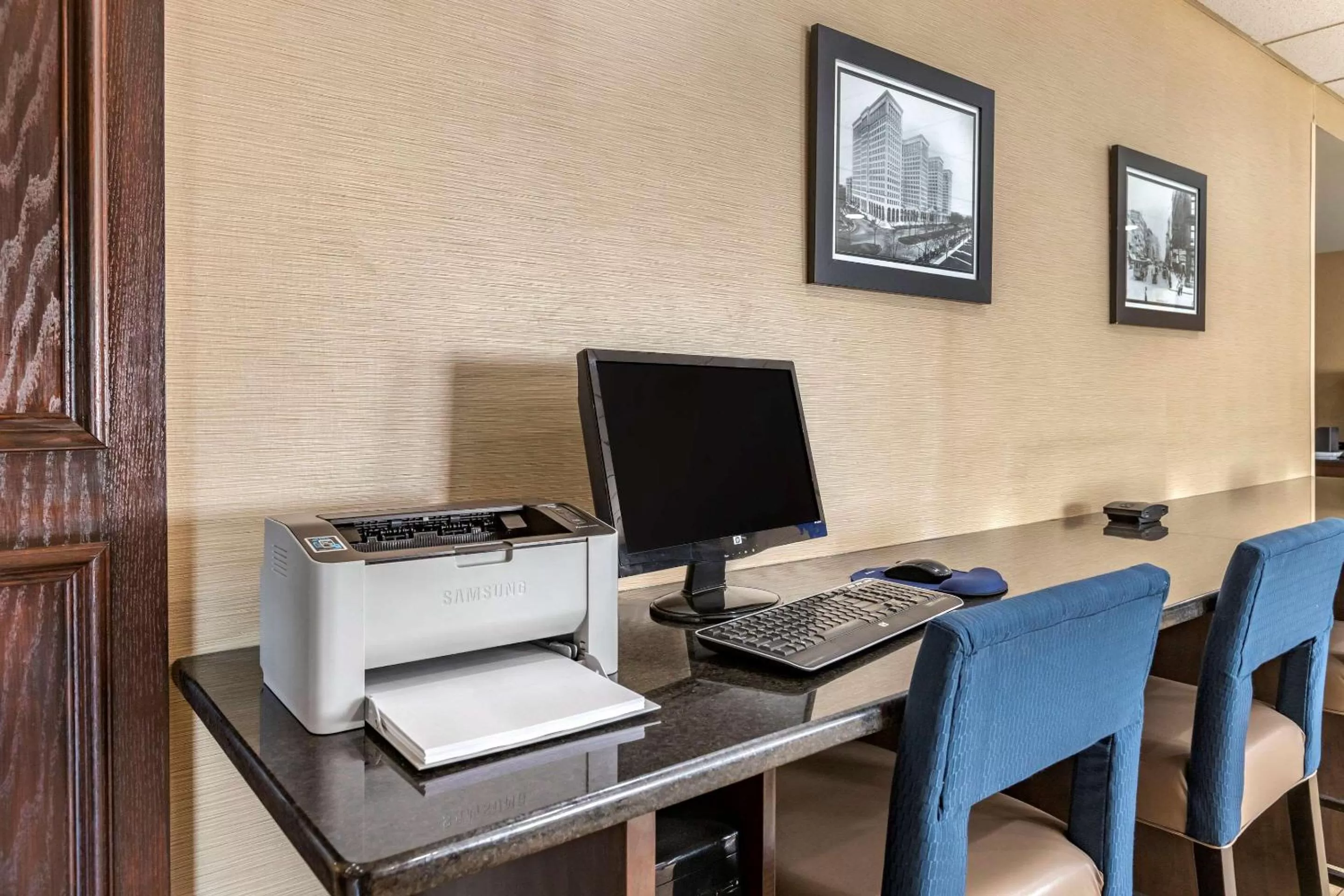 On-site shops in Comfort Inn Warren - Detroit North