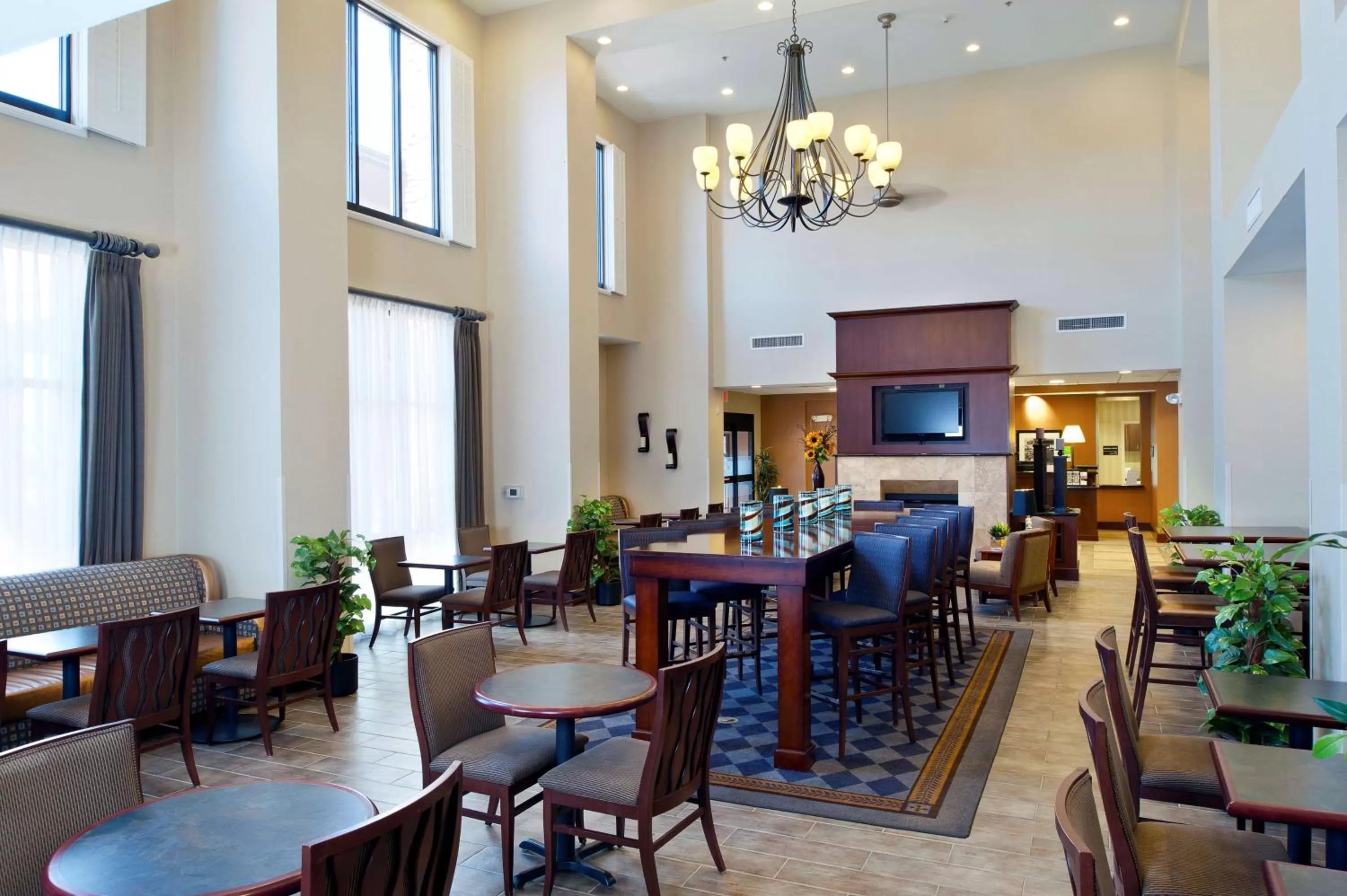 Dining area in Hampton Inn & Suites Prescott Valley