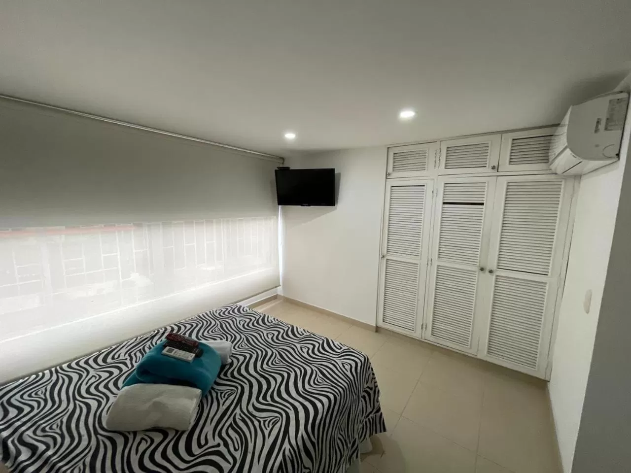 Photo of the whole room, Bed in Lindos apartaestudios y habitaciones en Ibague