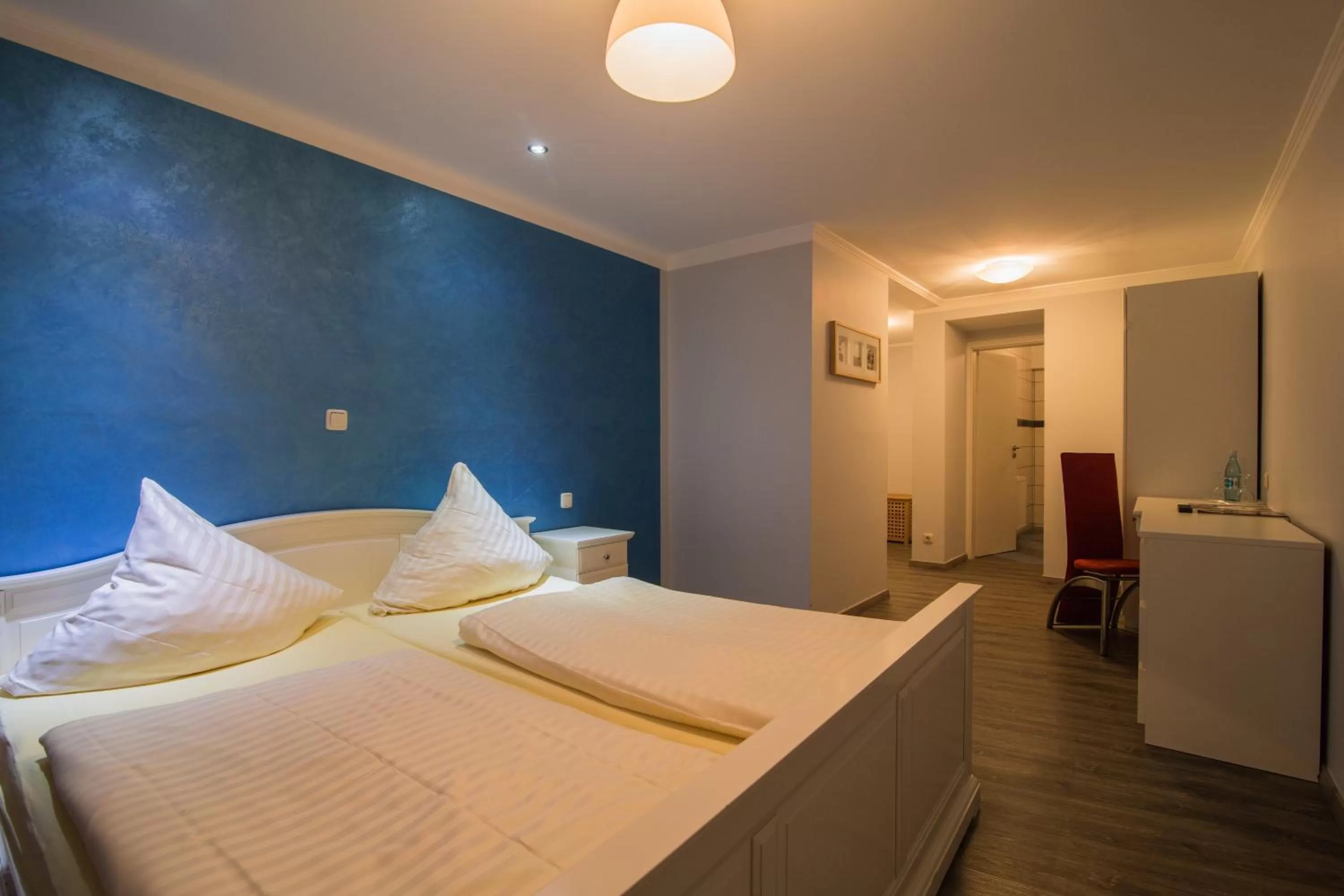 Photo of the whole room, Bed in Hotel am Markt