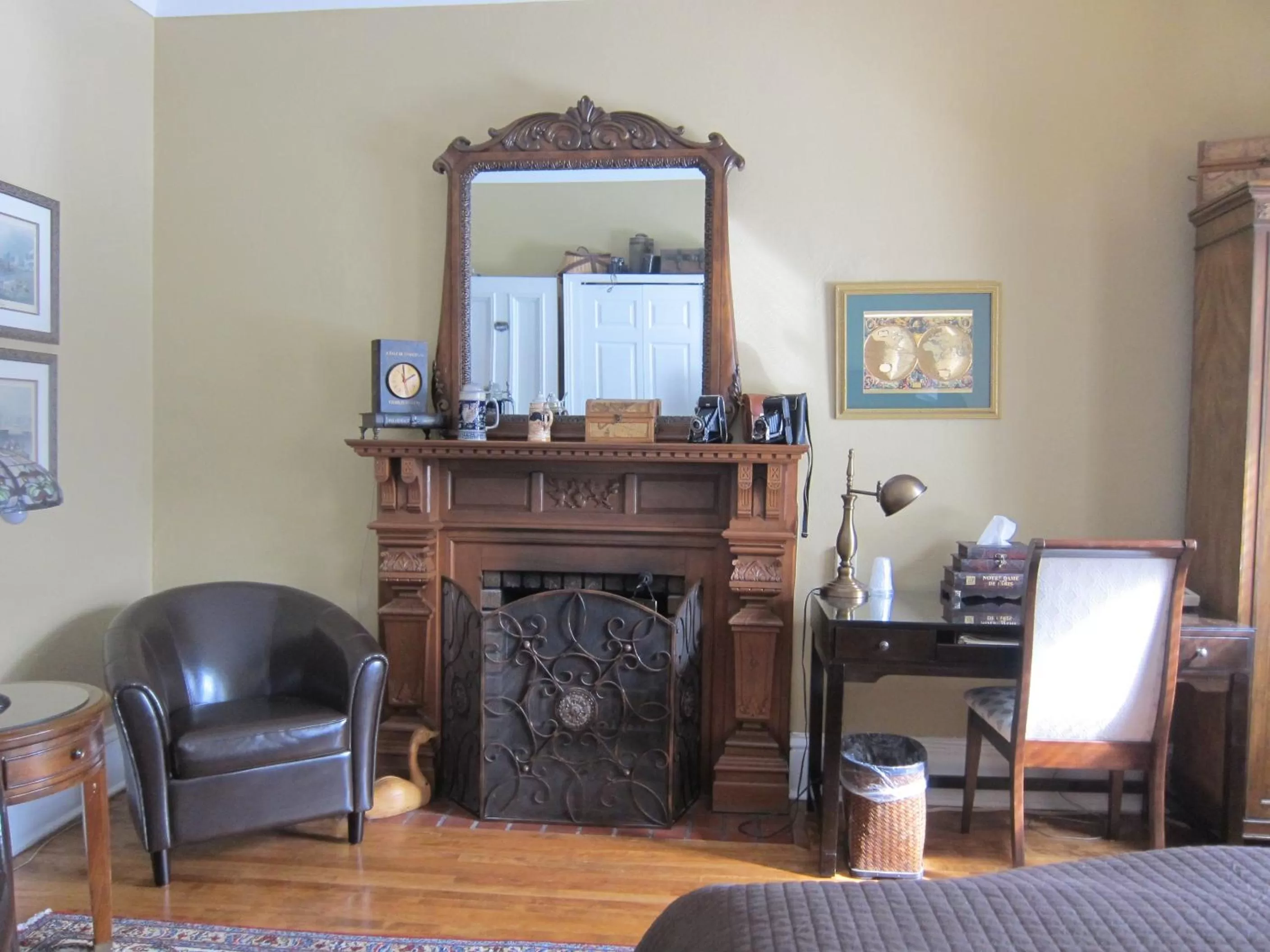 Seating area in McGee's Inn