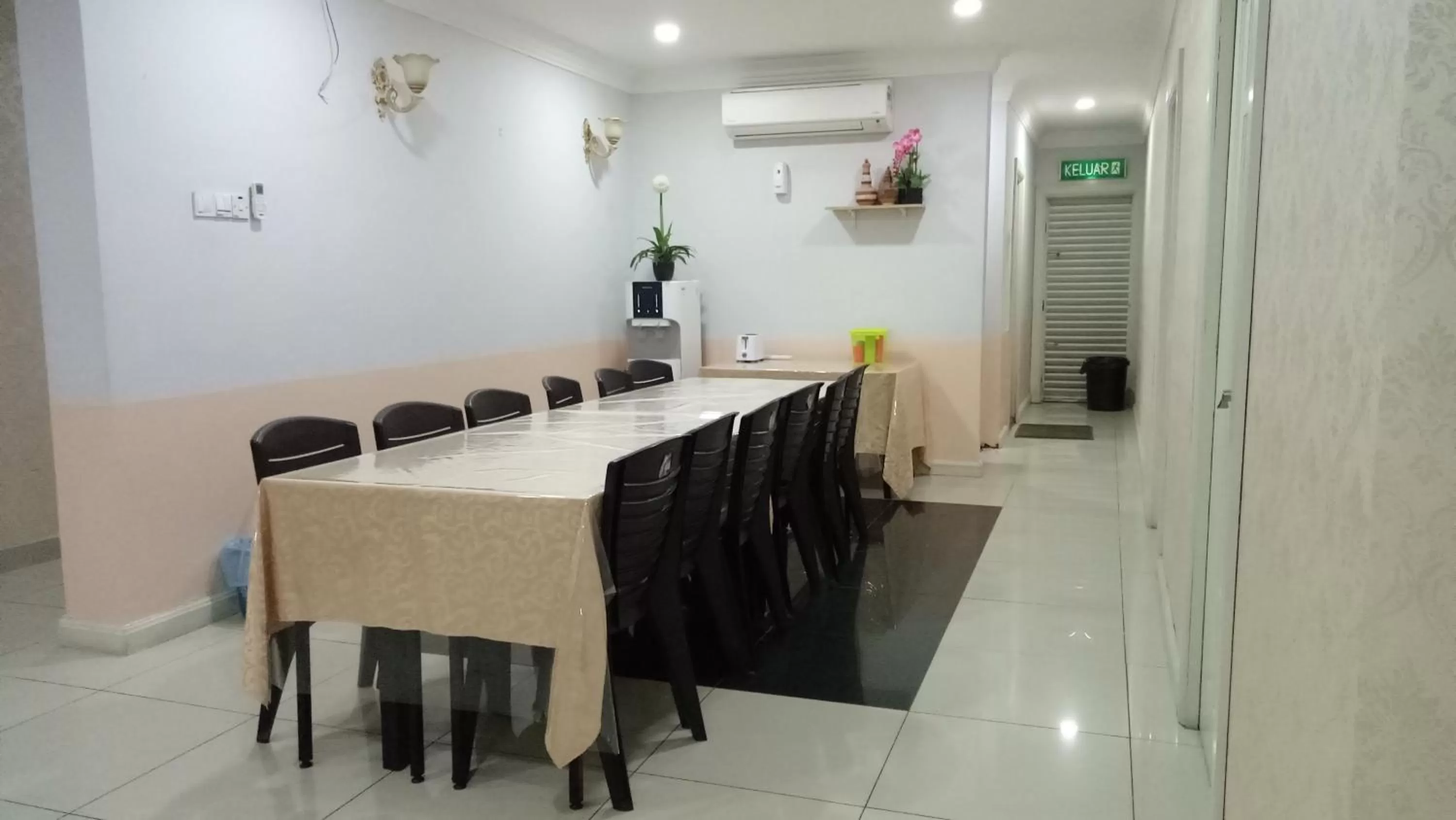 Restaurant/places to eat in Hotel Mutiara KGMMB, Melaka