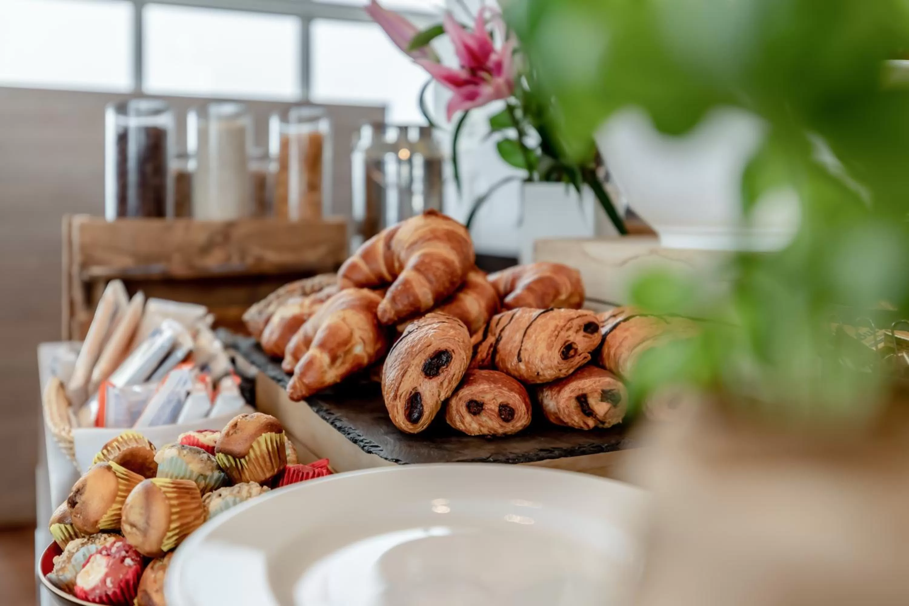 Food and drinks in Garner Hotel Berlin - Spandau by IHG