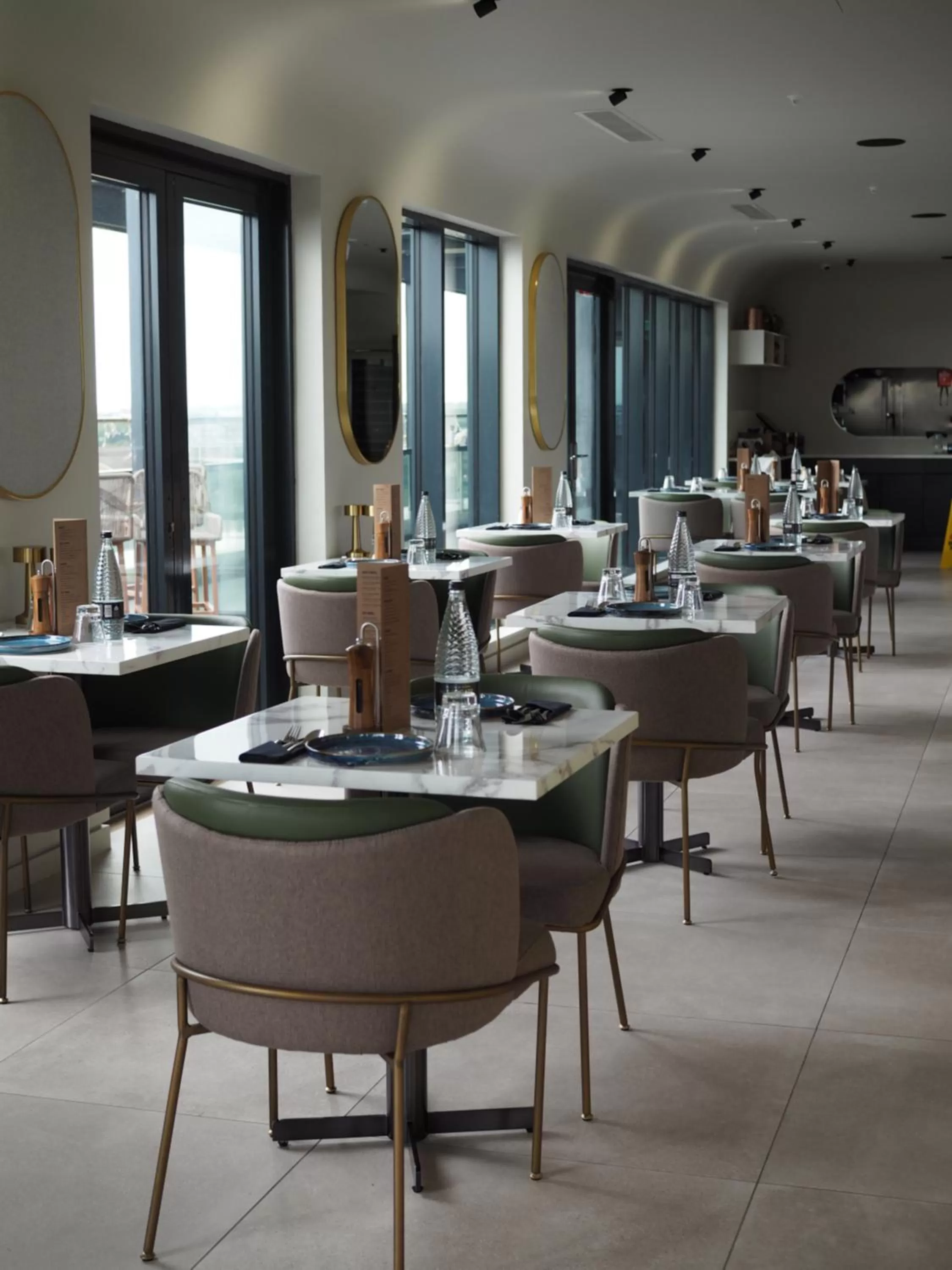 Restaurant/places to eat in Courtyard by Marriott London Heathrow Airport