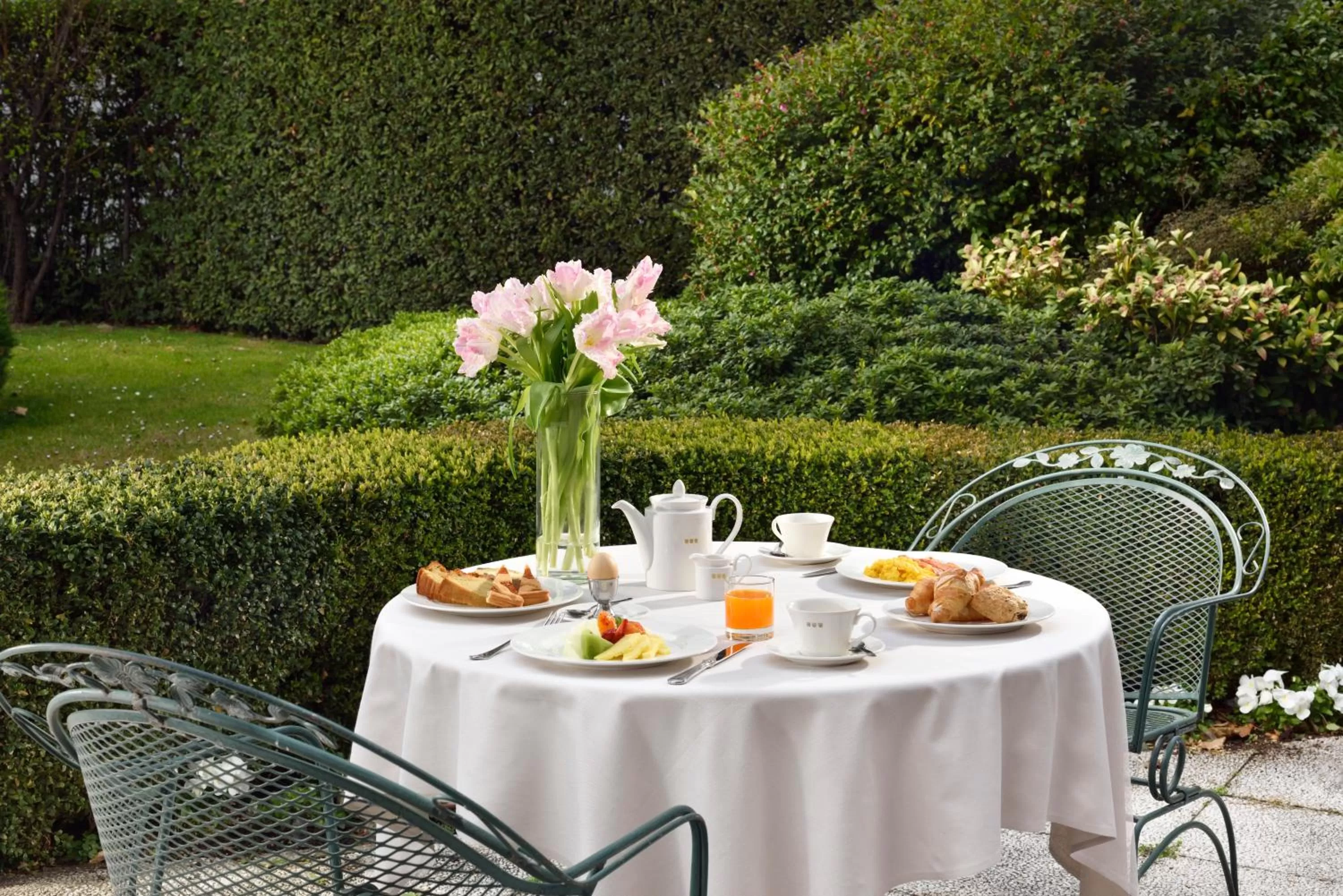 Garden in UNA Hotels Scandinavia Milano