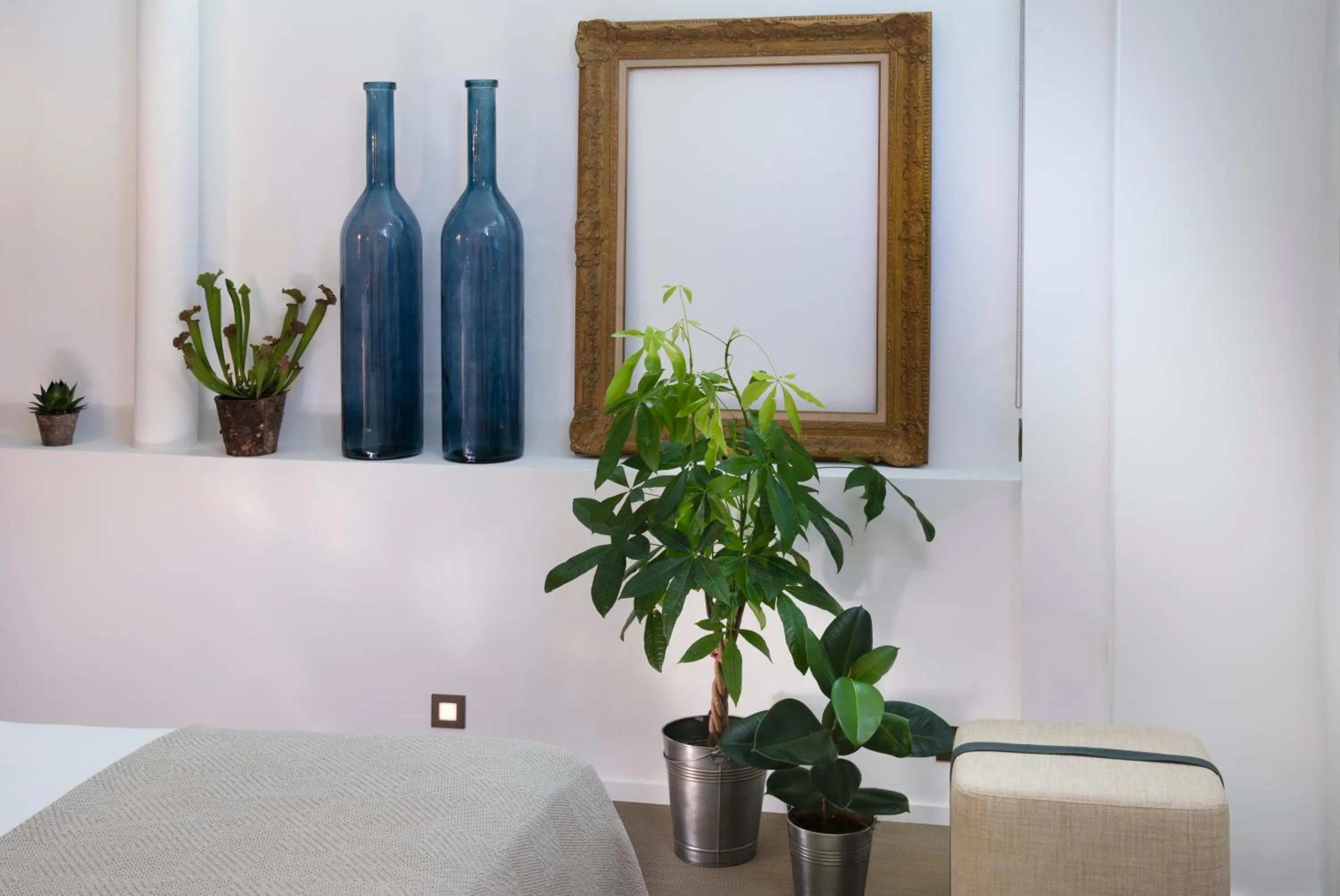 Bedroom, Bed in Hôtel Les Deux Girafes