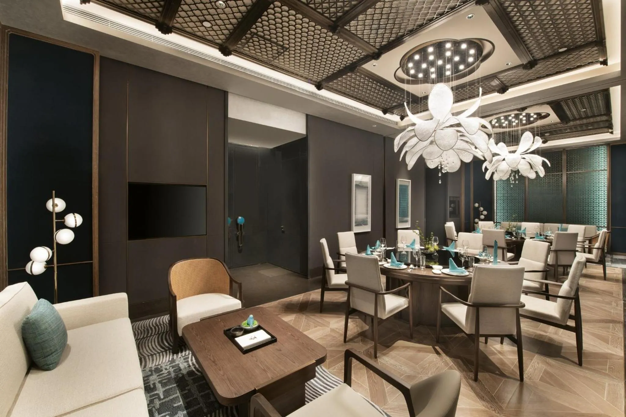 Restaurant/places to eat in Crowne Plaza Wuhan Optics Valley by IHG