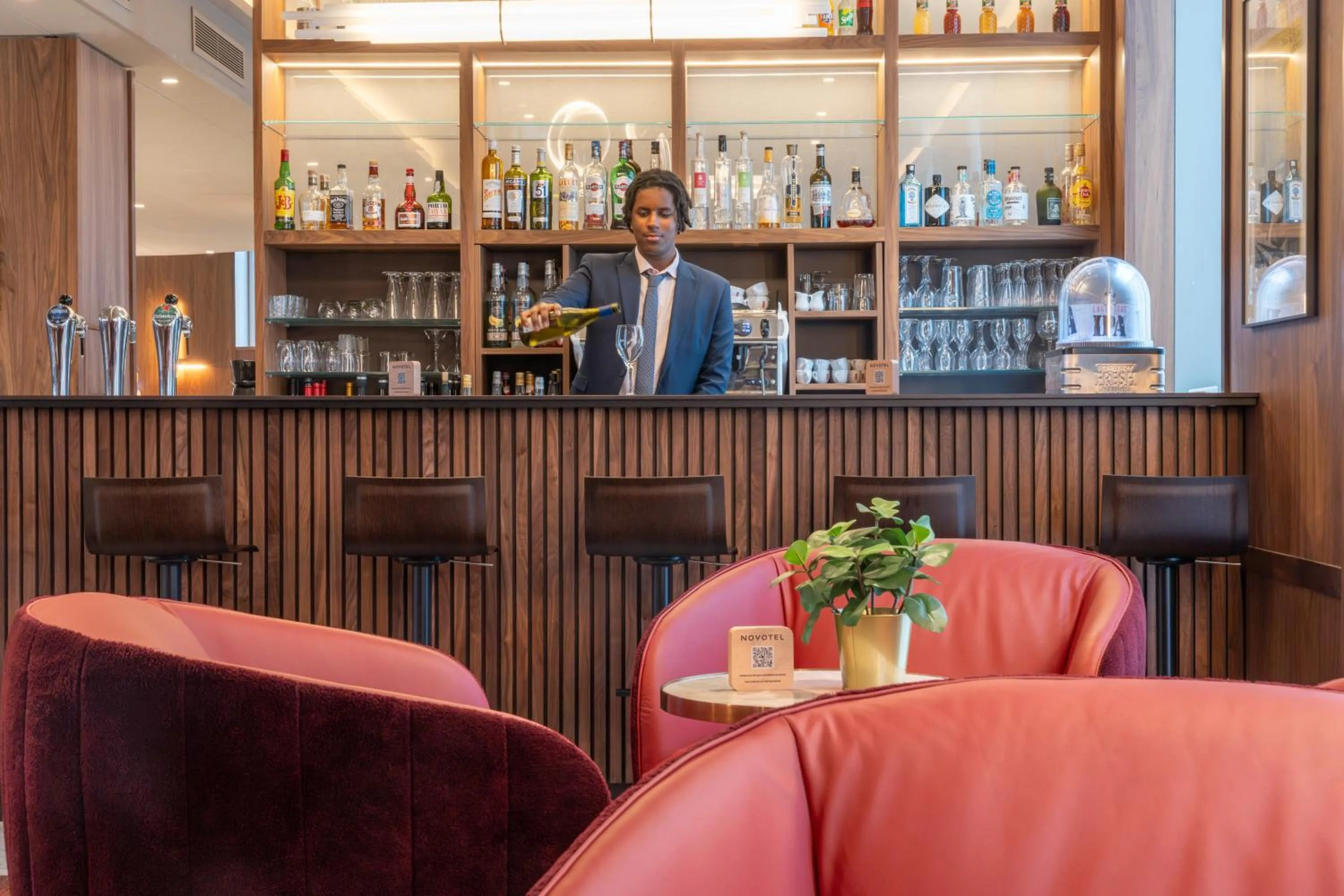 Lounge or bar in Novotel SPA Rennes Centre Gare