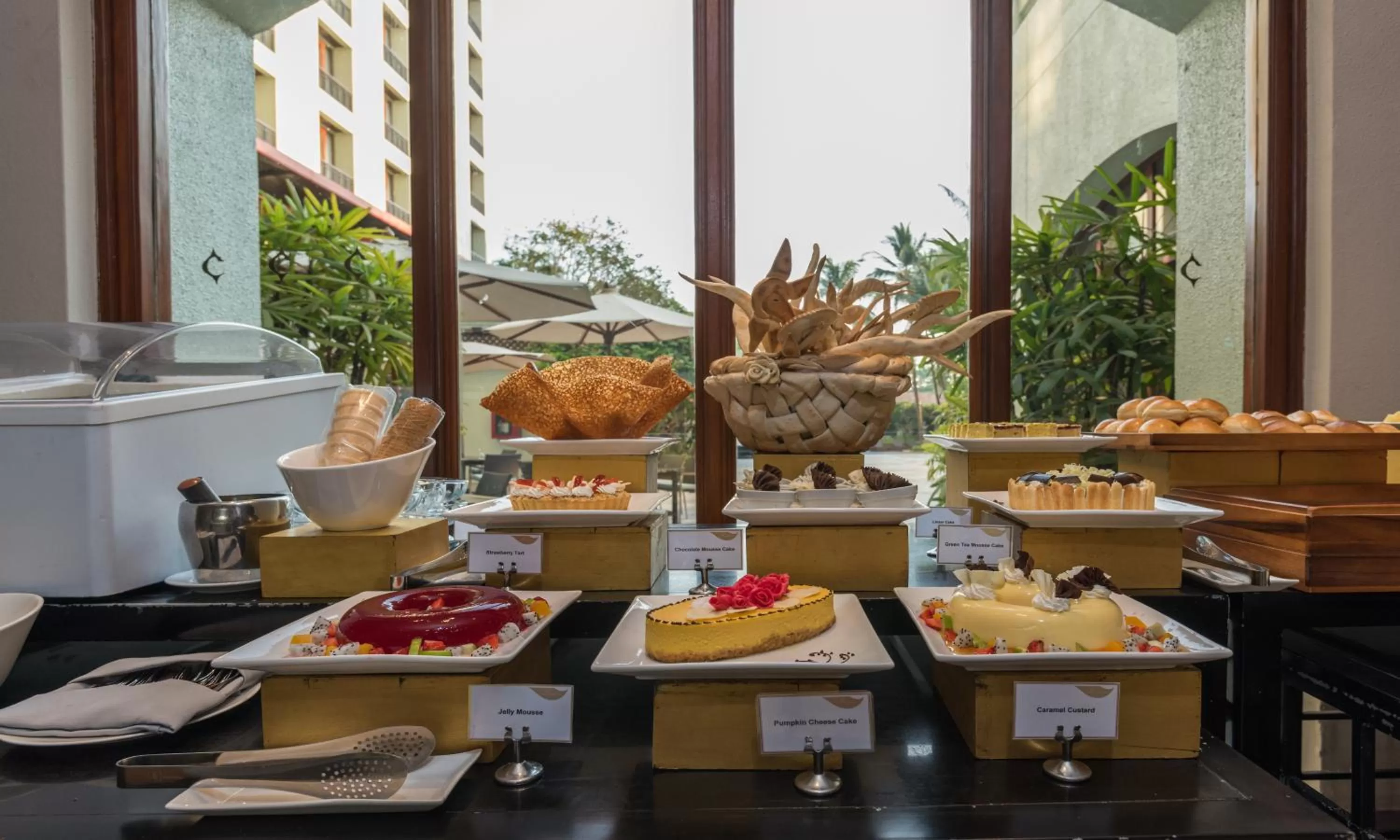 Restaurant/places to eat in Chatrium Hotel Royal Lake Yangon