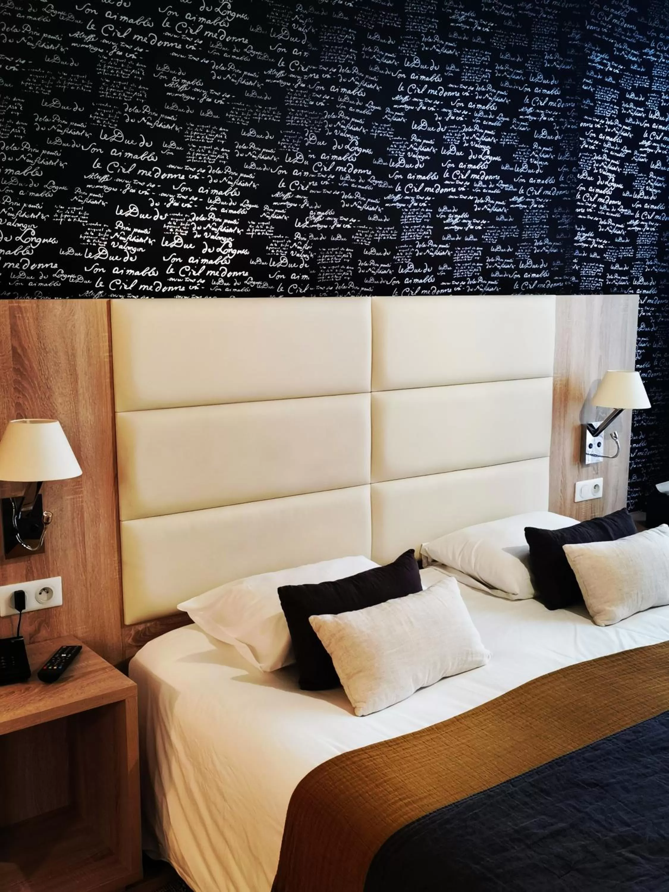 Photo of the whole room, Bed in Grand Hôtel Brive