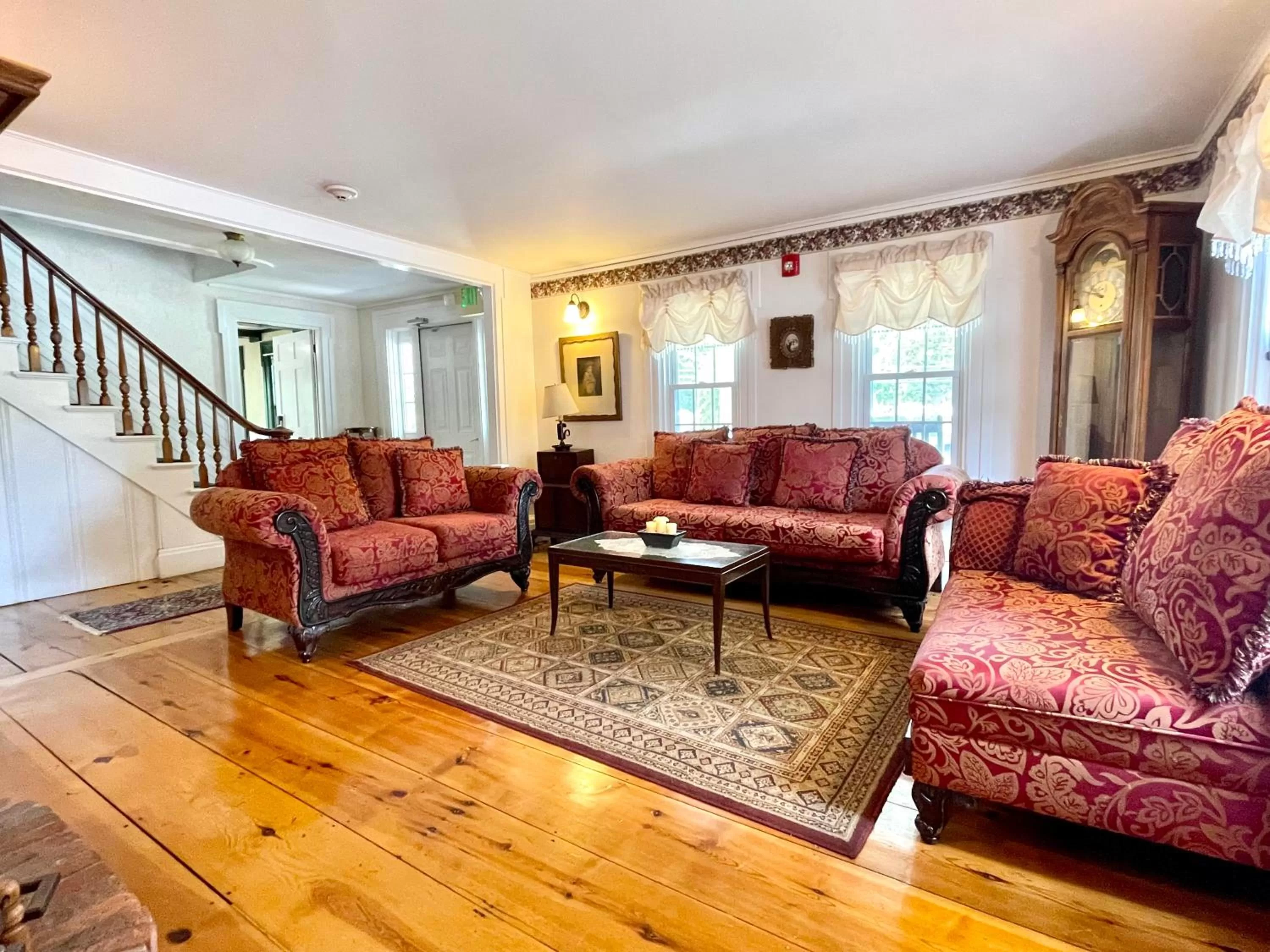 Living room in Merrill Farm Inn
