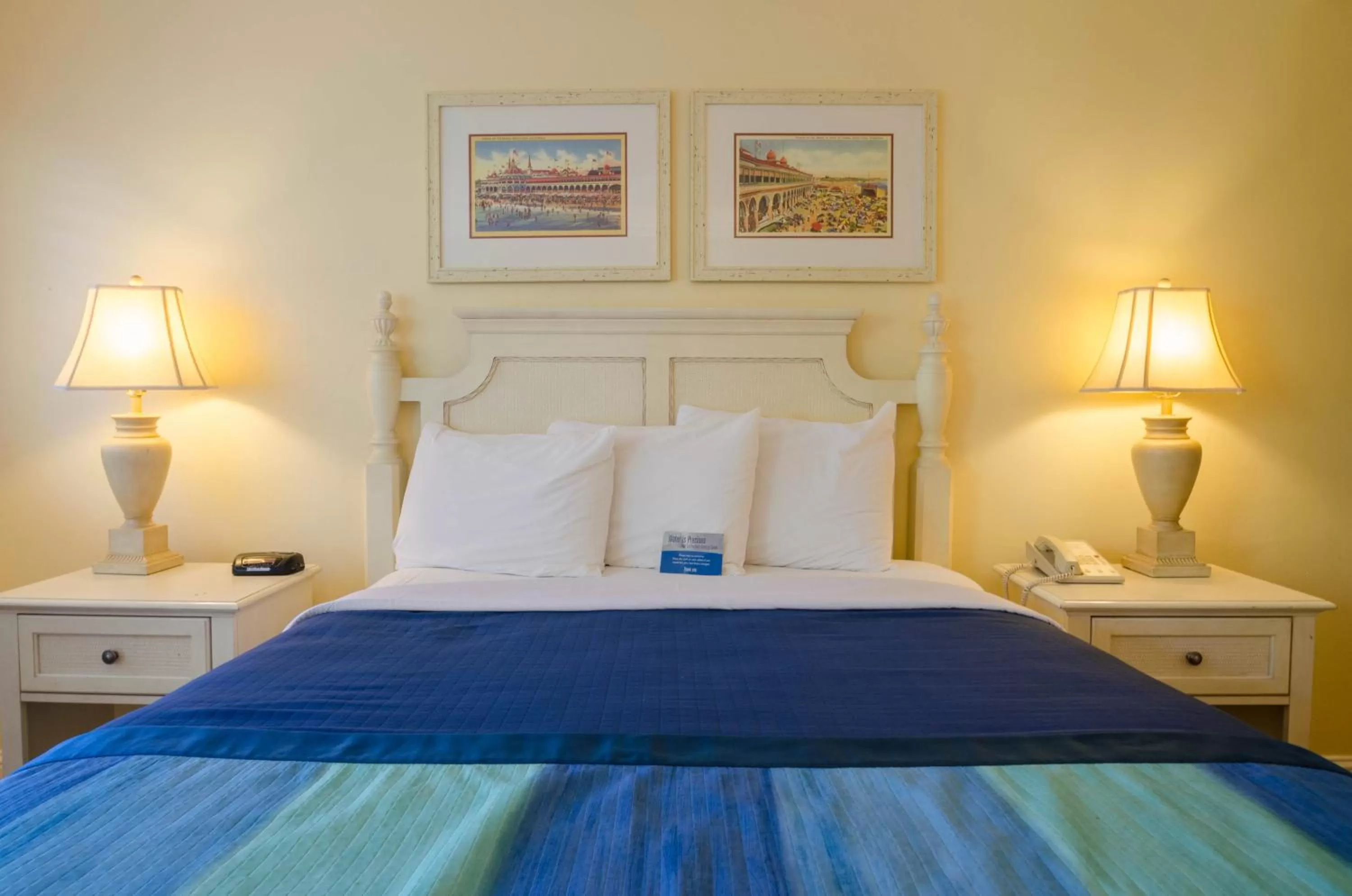 Bed in Continental Inn