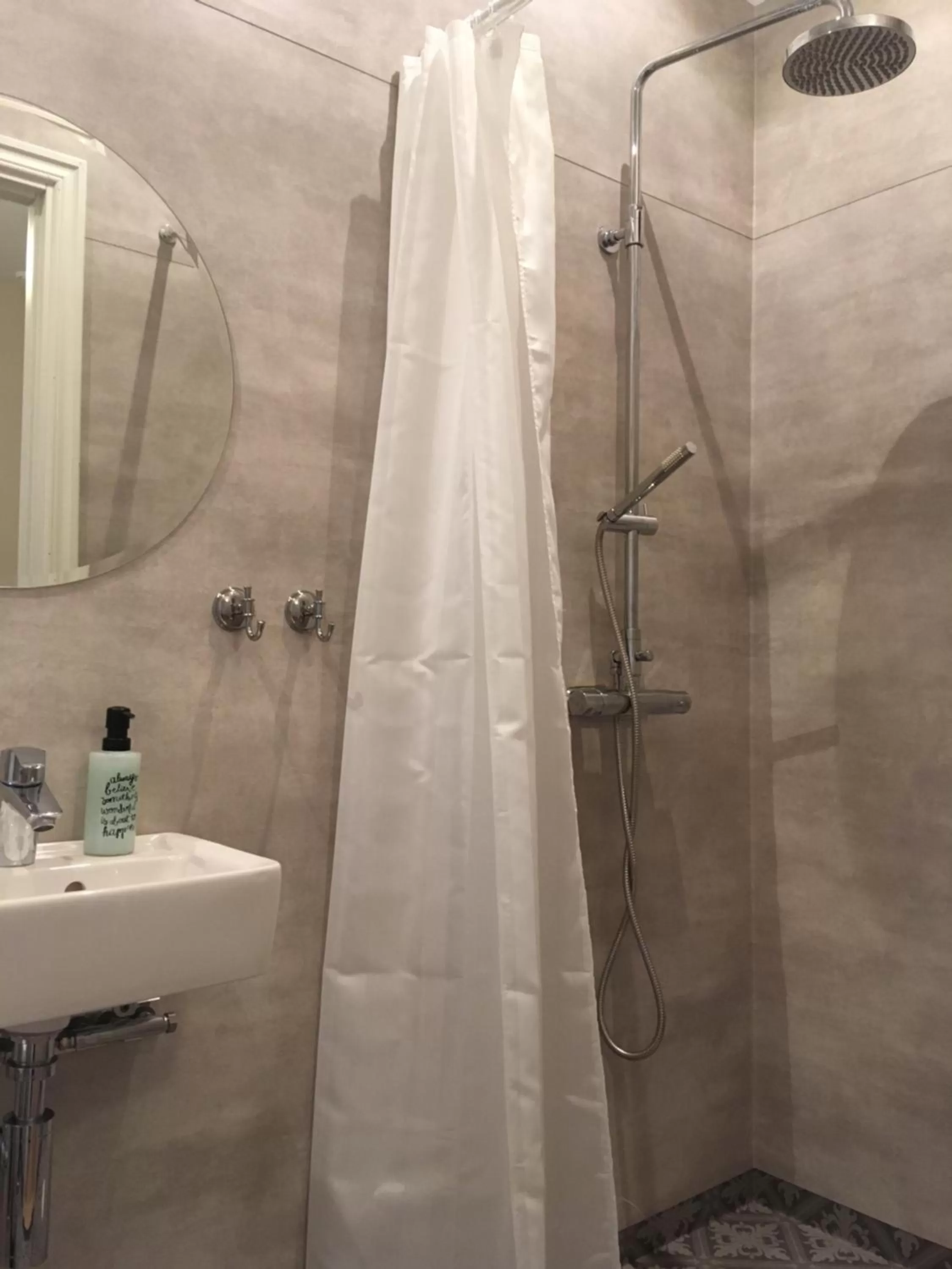 Bathroom in Ölands Yoga Studio & Islandshästar, Stugor & Rum