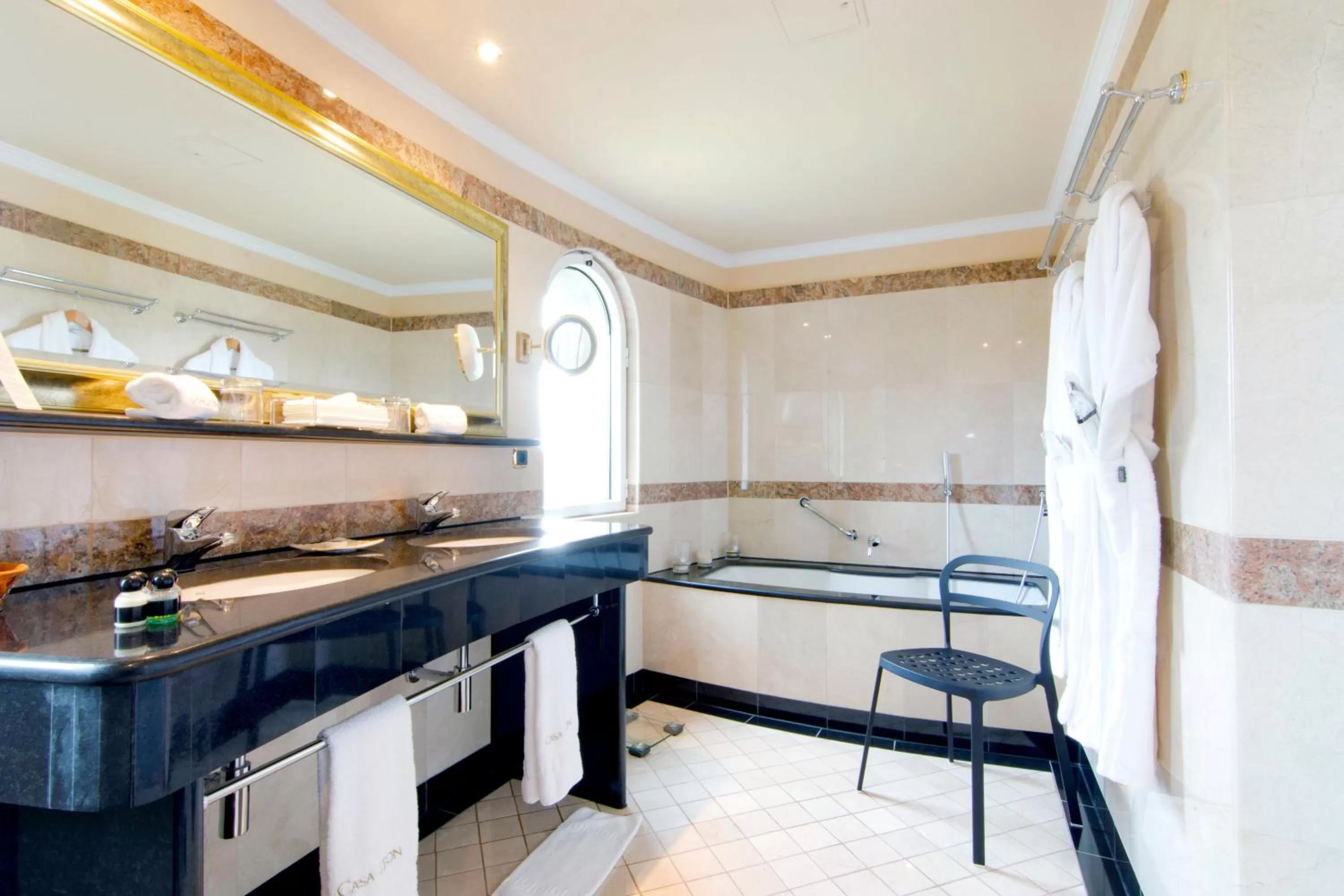 Bathroom in Casa León Royal Retreat