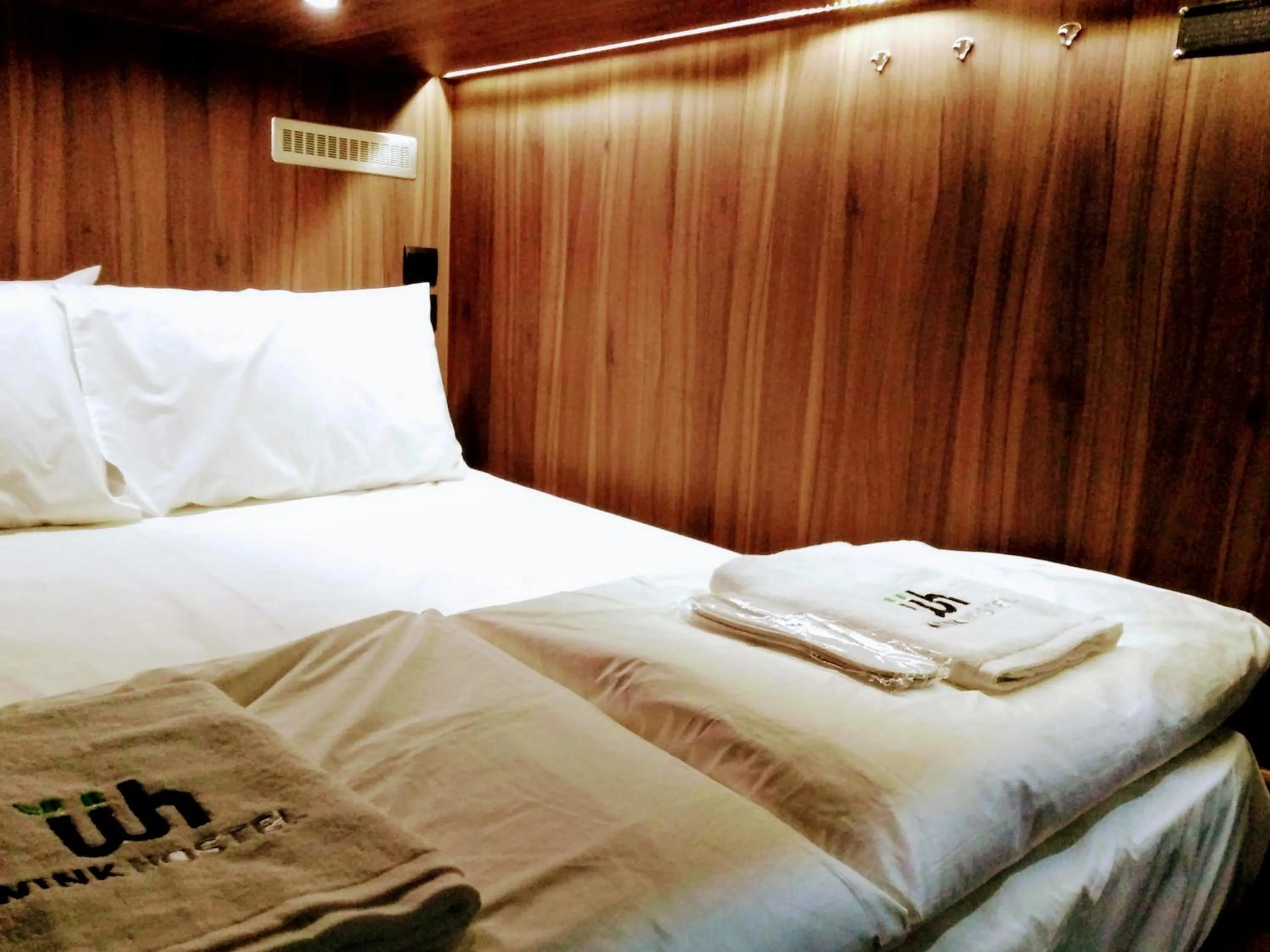 1 Double Pod in 4 Pods Mixed Room in Wink @ McCallum Street