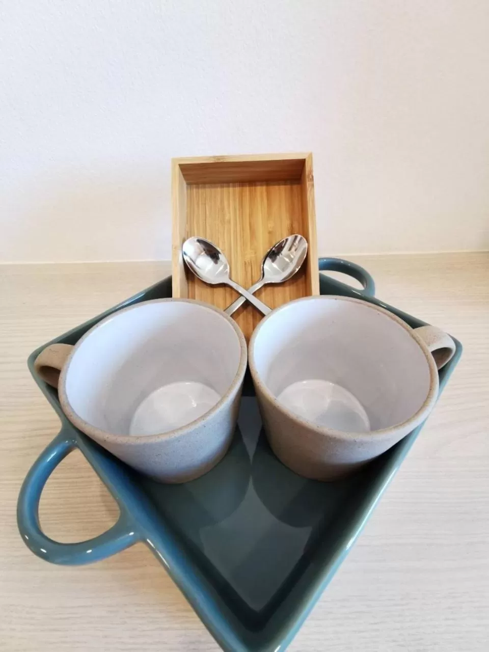 Coffee/tea facilities in Nappiness Hotel