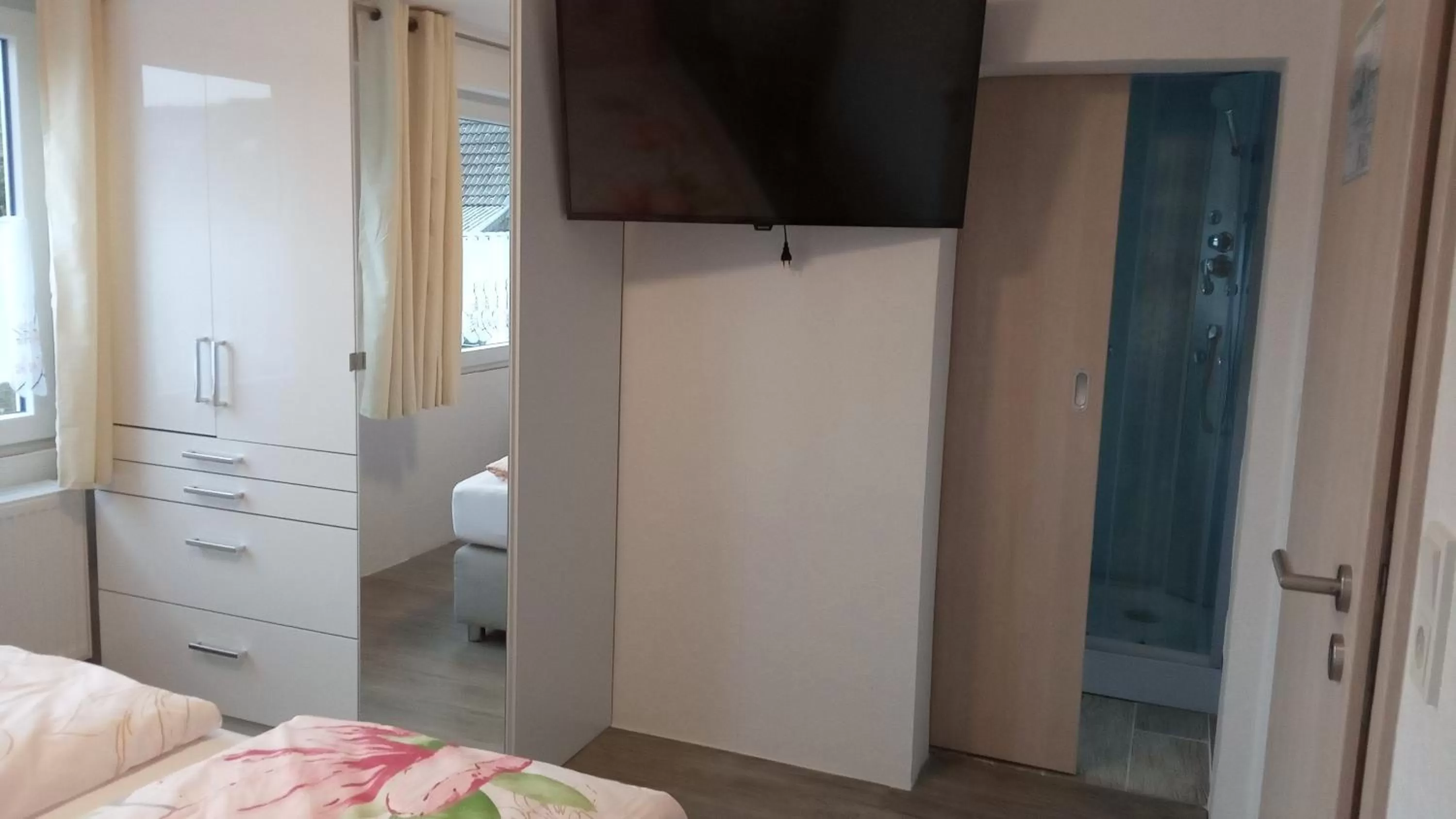 TV and multimedia, Bed in Gästehaus - Café Frank