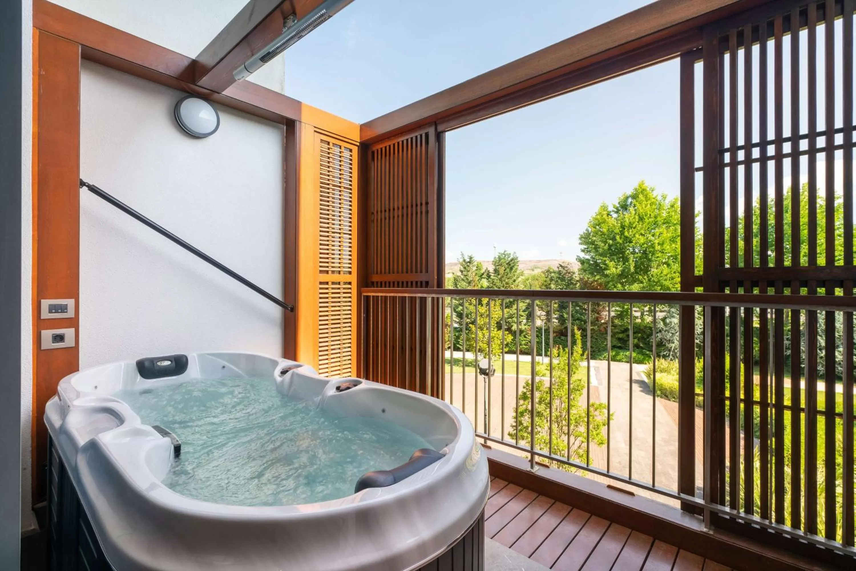 Hot Tub in Radisson Blu Hotel & Spa, Istanbul Tuzla