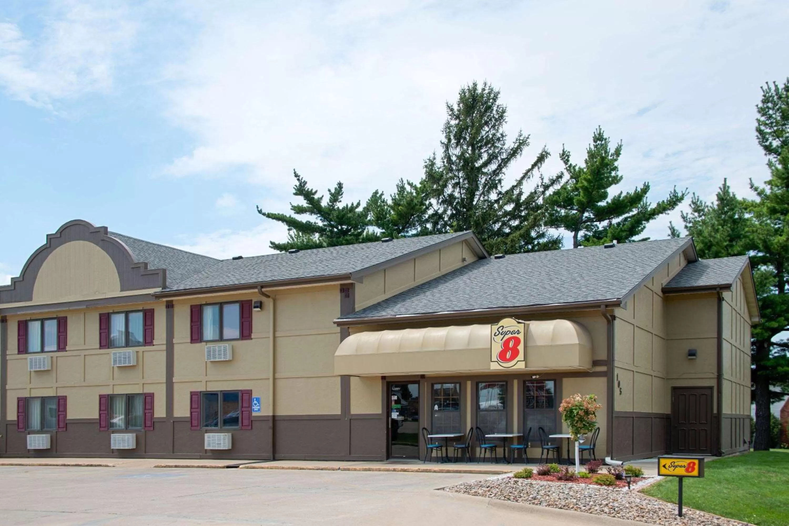 Property building in Super 8 by Wyndham Pella